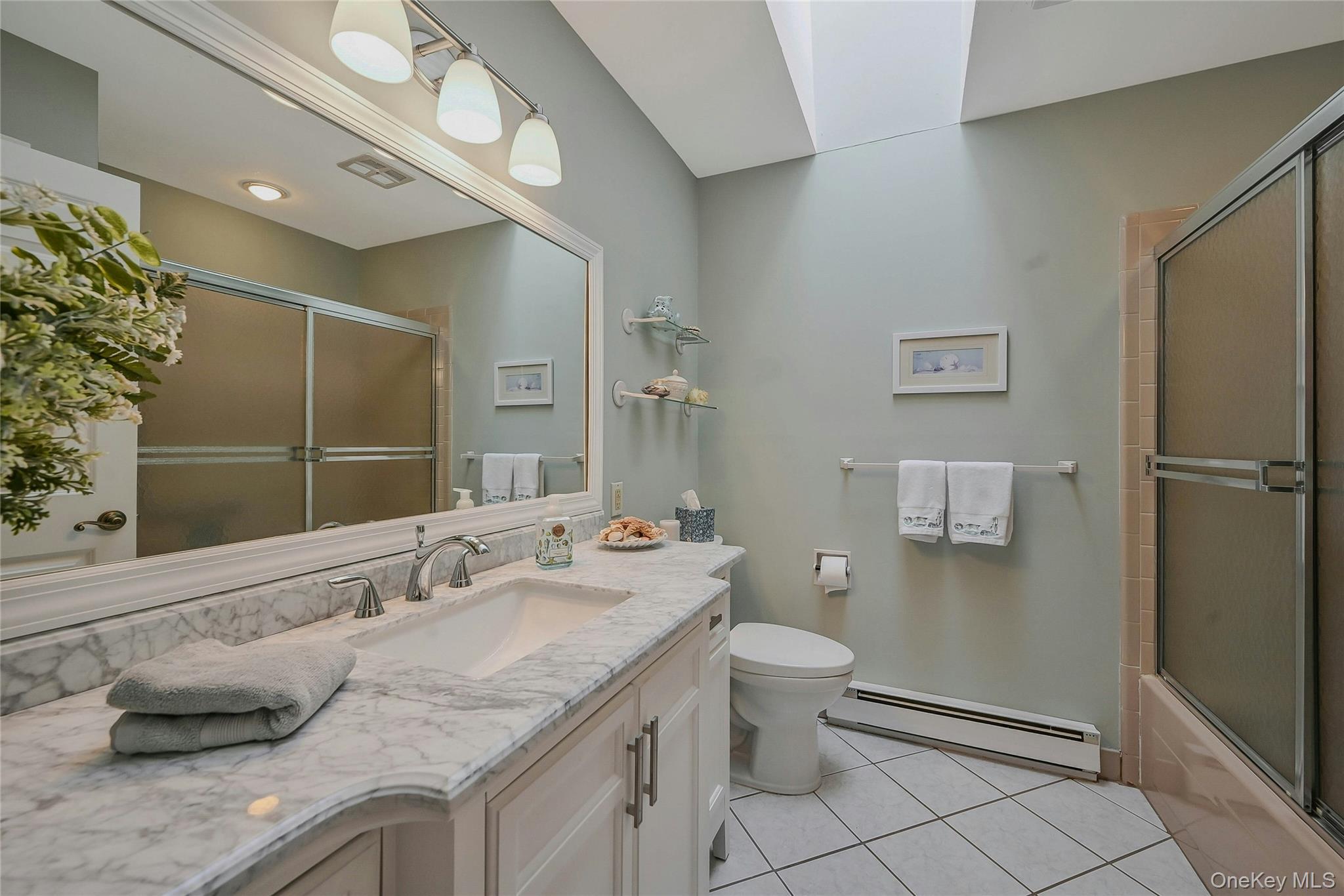 #16 photo, 98 A Eastbourne, サフォーク郡 Ridge , NY 11961