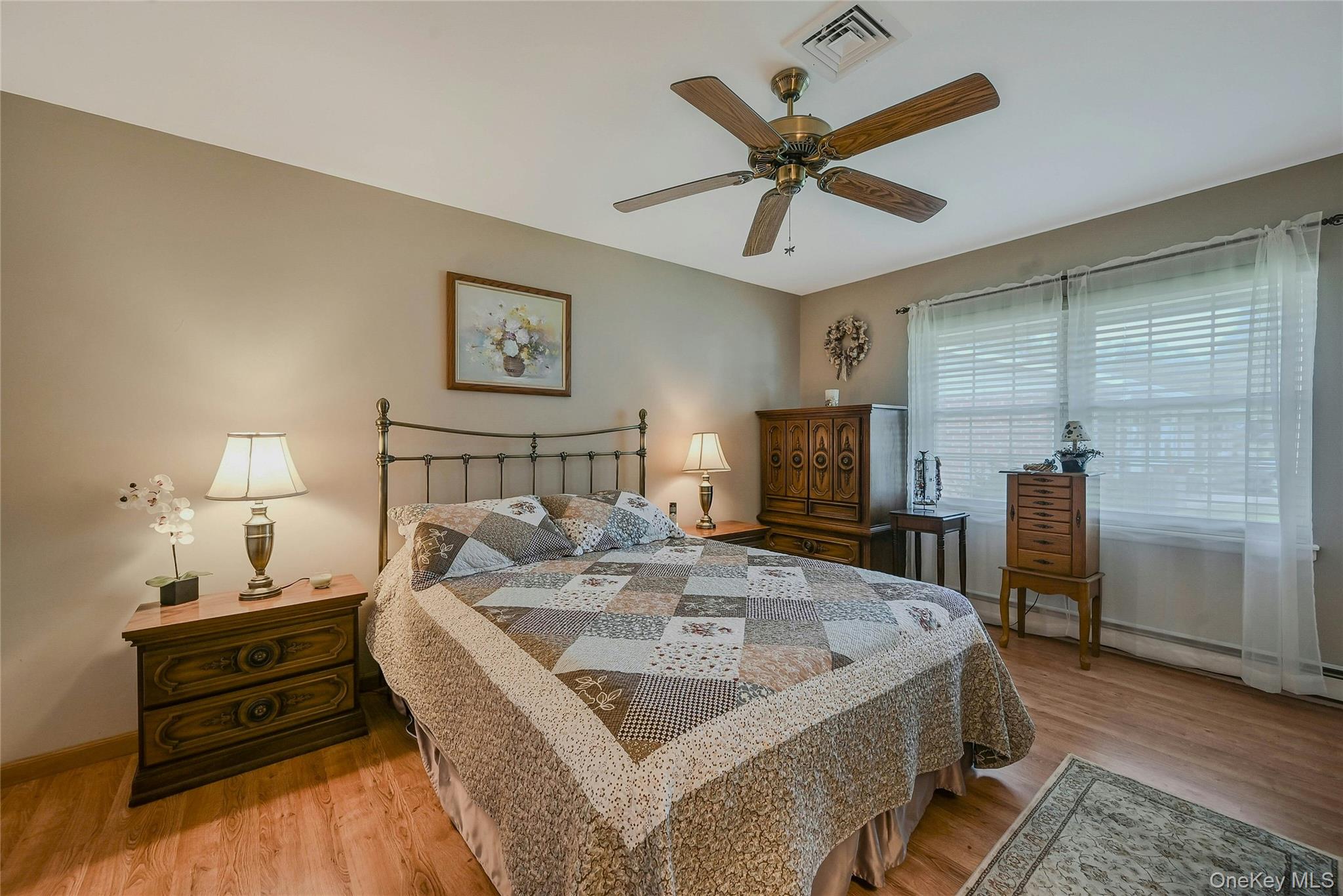 #19 photo, 98 A Eastbourne, サフォーク郡 Ridge , NY 11961