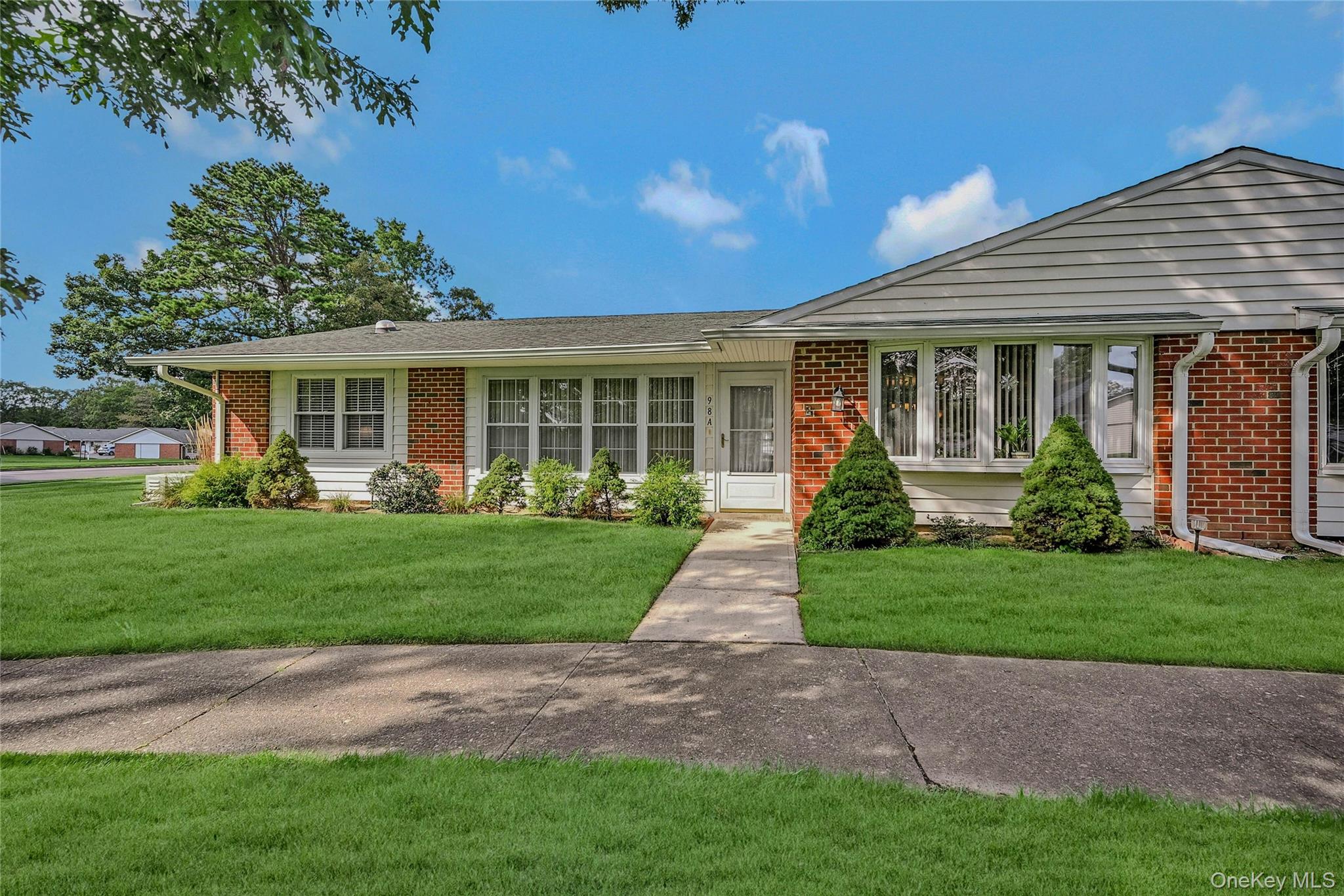 #2 photo, 98 A Eastbourne, サフォーク郡 Ridge , NY 11961