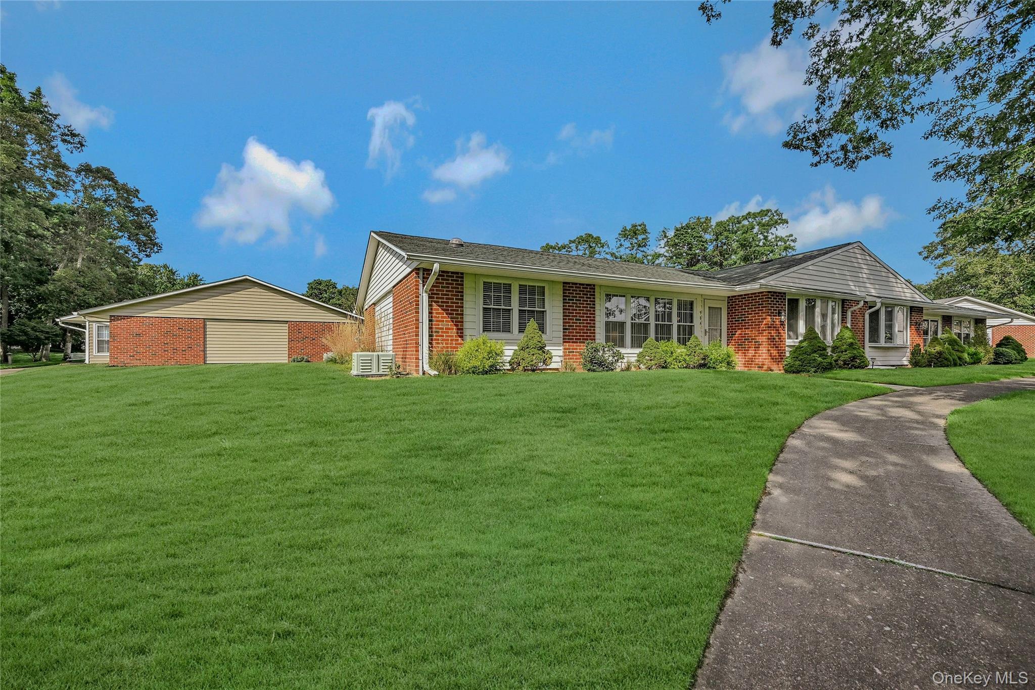 #3 photo, 98 A Eastbourne, サフォーク郡 Ridge , NY 11961