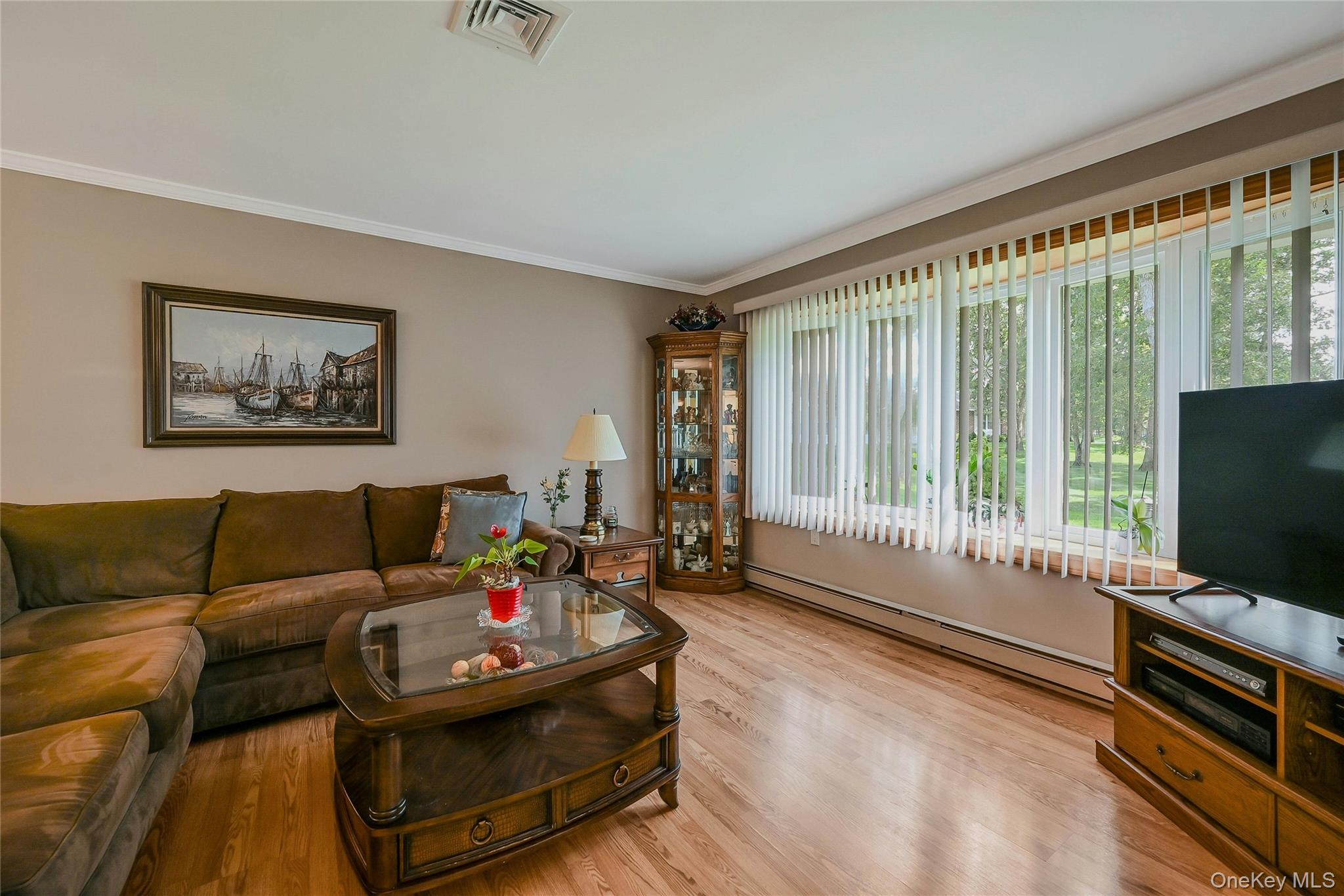 #5 photo, 98 A Eastbourne, サフォーク郡 Ridge , NY 11961