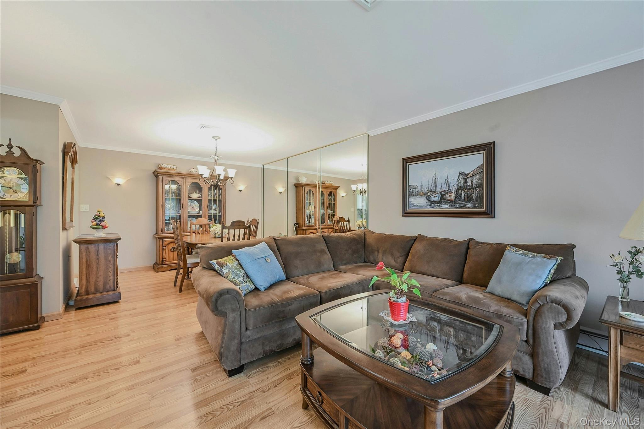 #7 photo, 98 A Eastbourne, サフォーク郡 Ridge , NY 11961