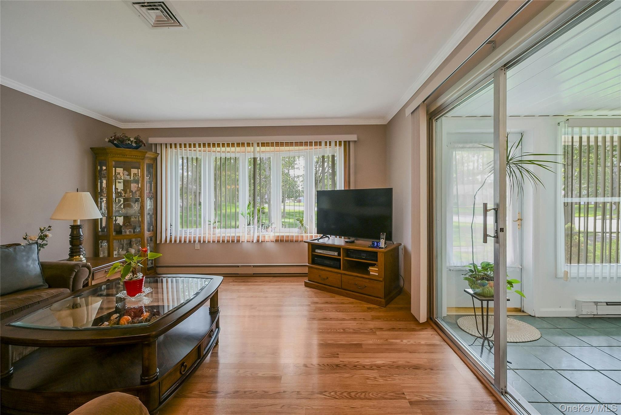 #9 photo, 98 A Eastbourne, サフォーク郡 Ridge , NY 11961