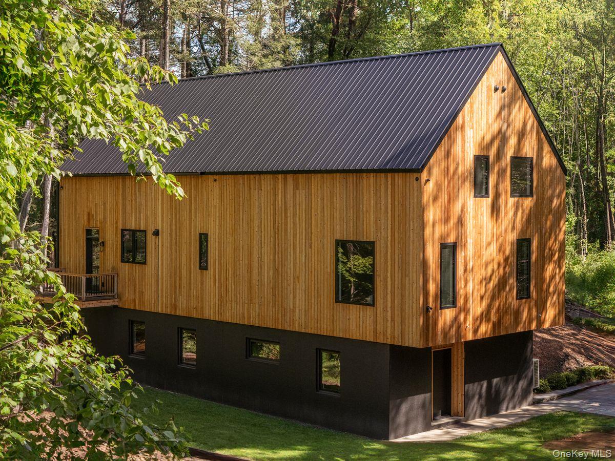 #1 photo, 4 Sarah Court, Rhinebeck , NY 12572