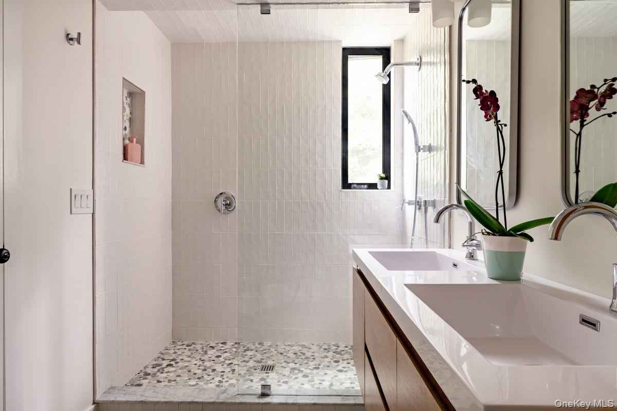 #14 photo, 4 Sarah Court, Rhinebeck , NY 12572