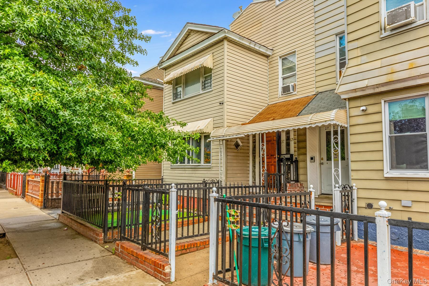 #1 photo, 37-33 100th Street, クイーンズ区 Corona , NY 11368