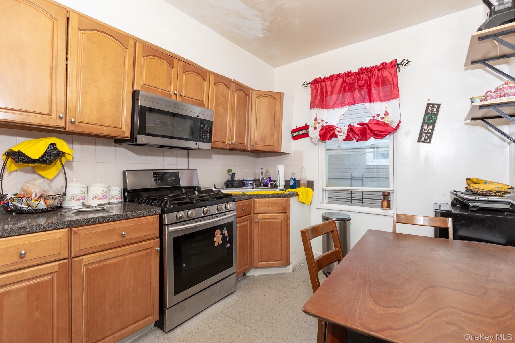 #12 photo, 37-33 100th Street, クイーンズ区 Corona , NY 11368