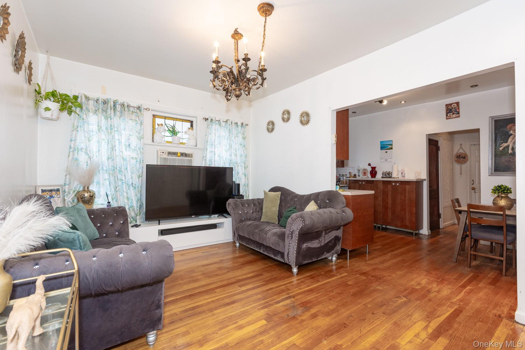 #6 photo, 37-33 100th Street, クイーンズ区 Corona , NY 11368