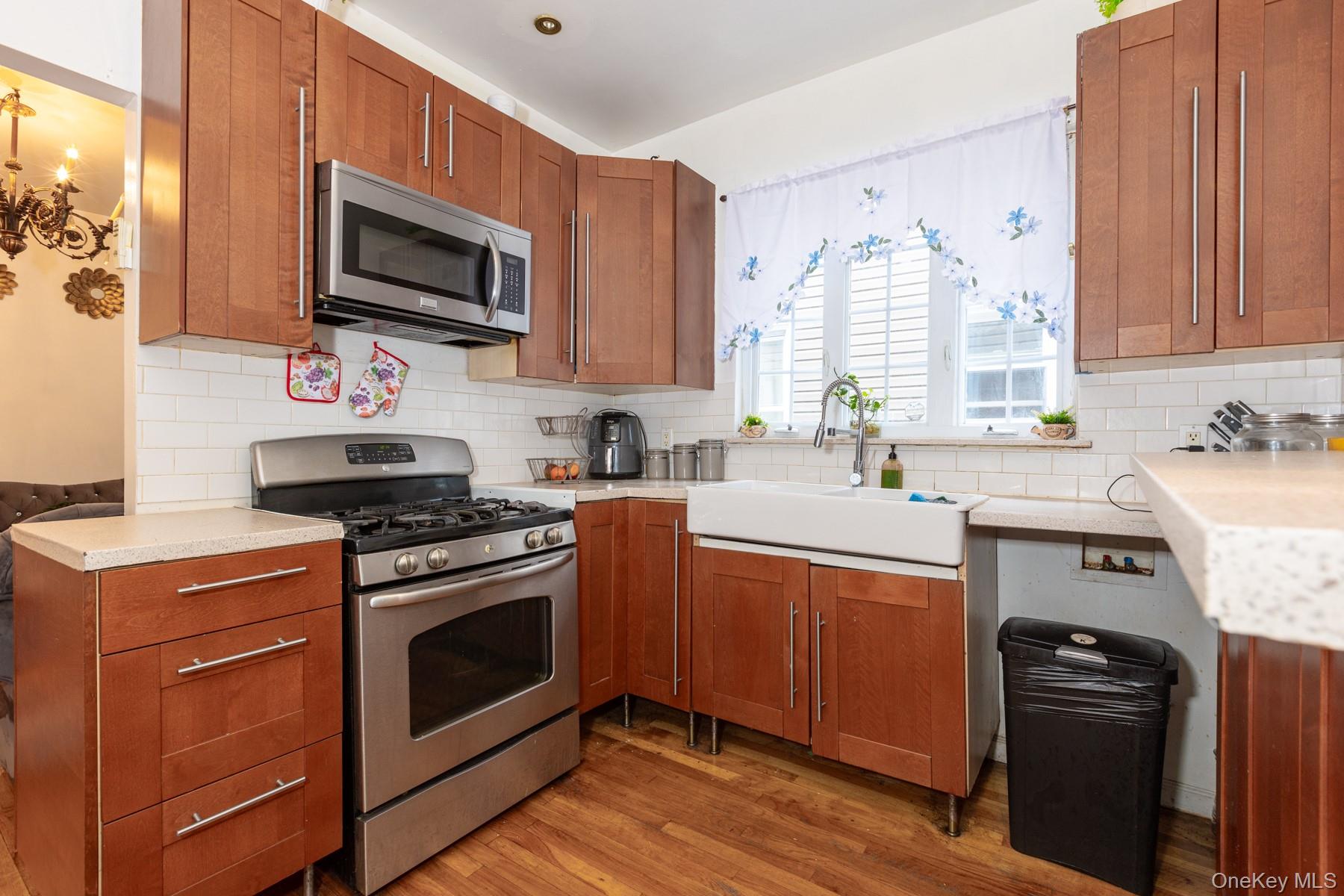 #7 photo, 37-33 100th Street, クイーンズ区 Corona , NY 11368