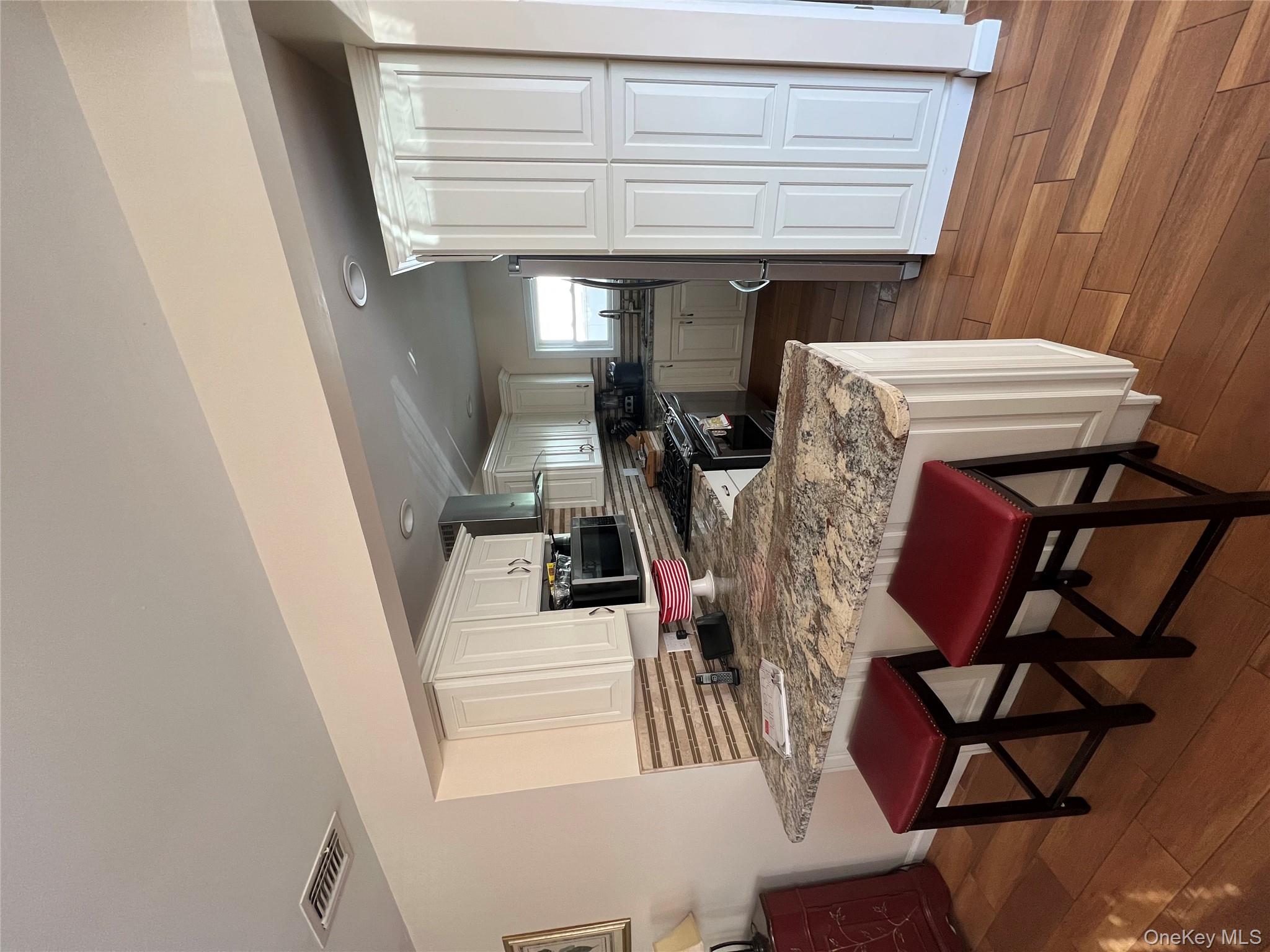 #3 photo, 615 W Walnut Street, ナッソー郡 Long Beach , NY 11561