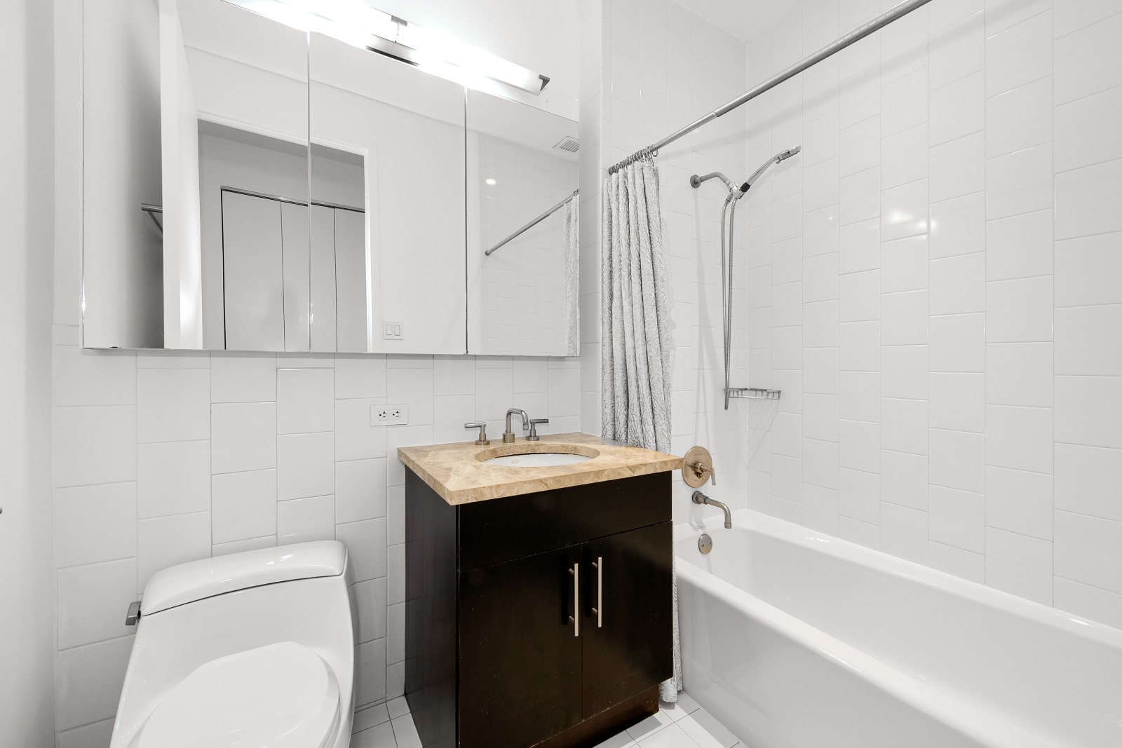 #14 photo, 325 Fifth Ave, マンハッタン New York , NY 10016