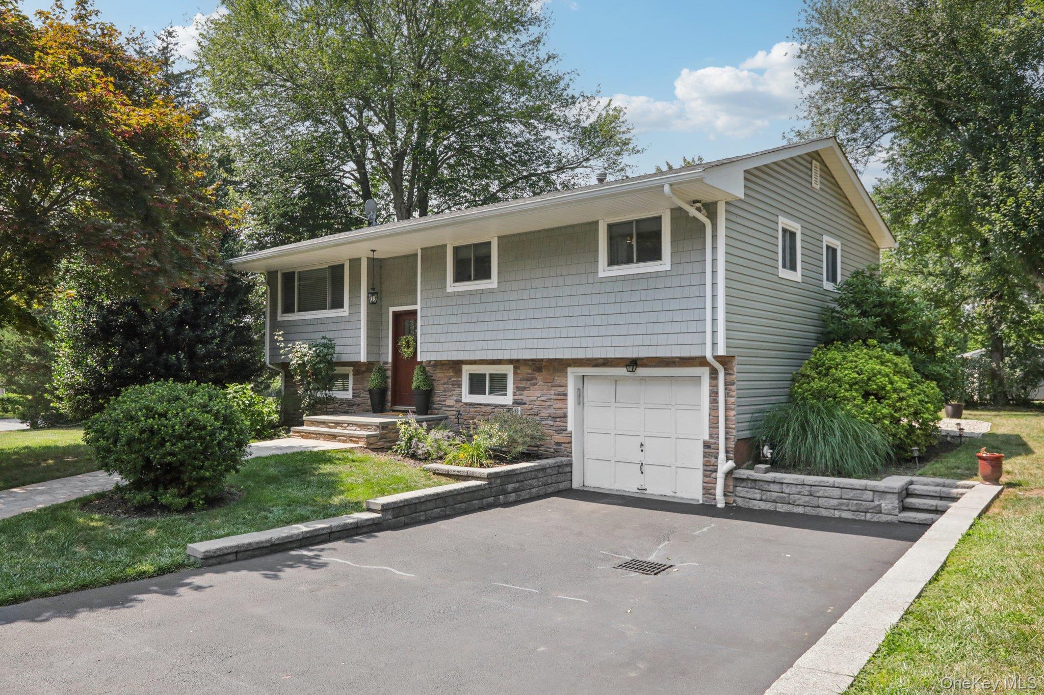 #1 photo, 961 Tilton Road, Valley Cottage , NY 10989