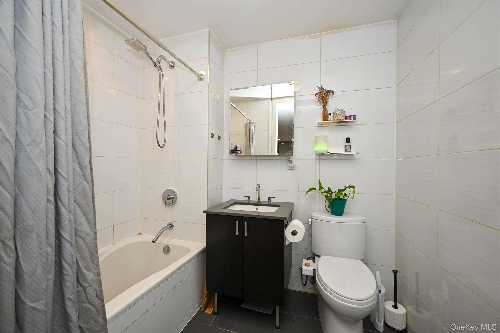 #6 photo, 6334 Fresh Pond Road, クイーンズ区 Ridgewood , NY 11385