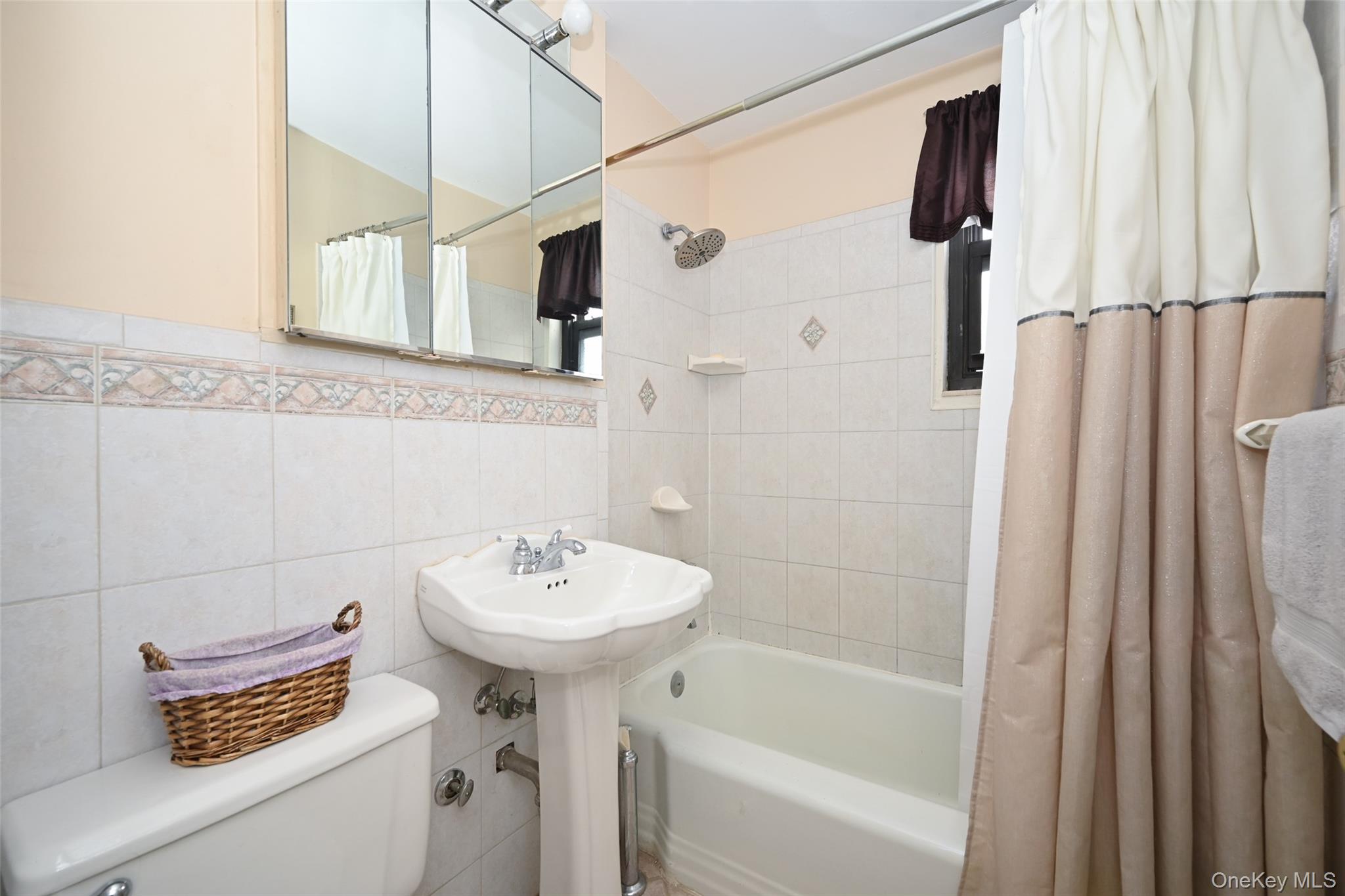 #17 photo, 21-38 202 Street, Bayside , NY 11360