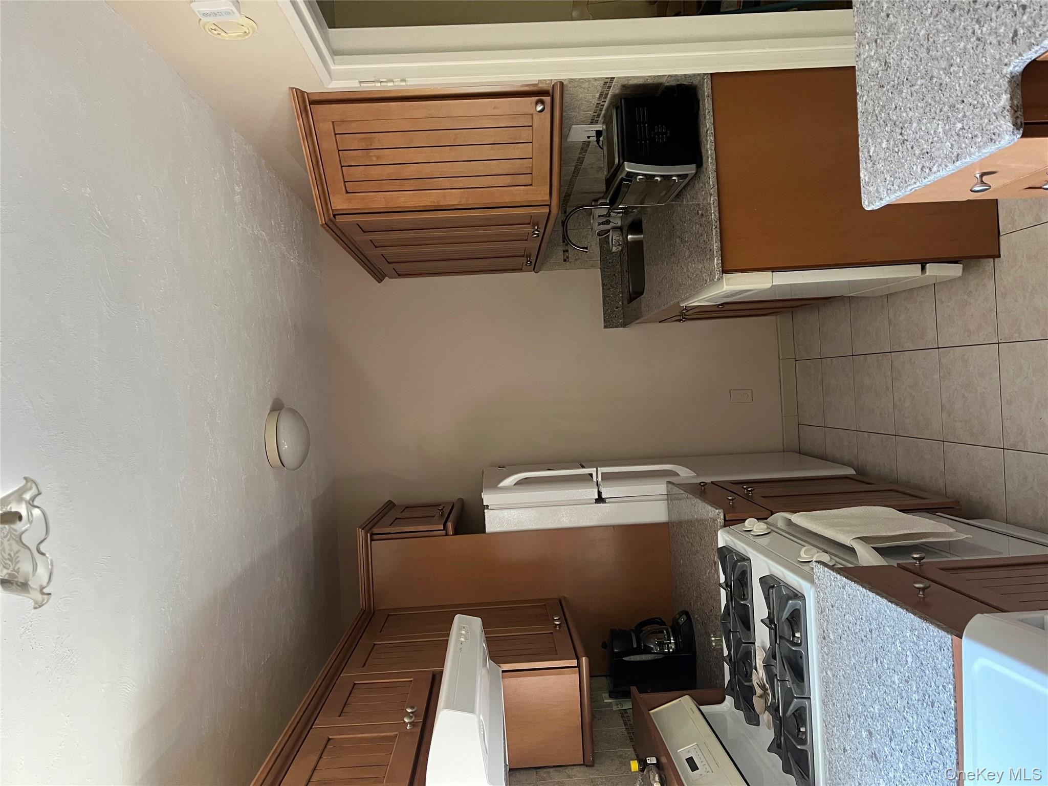 #3 photo, 21-38 202 Street, クイーンズ区 Bayside , NY 11360