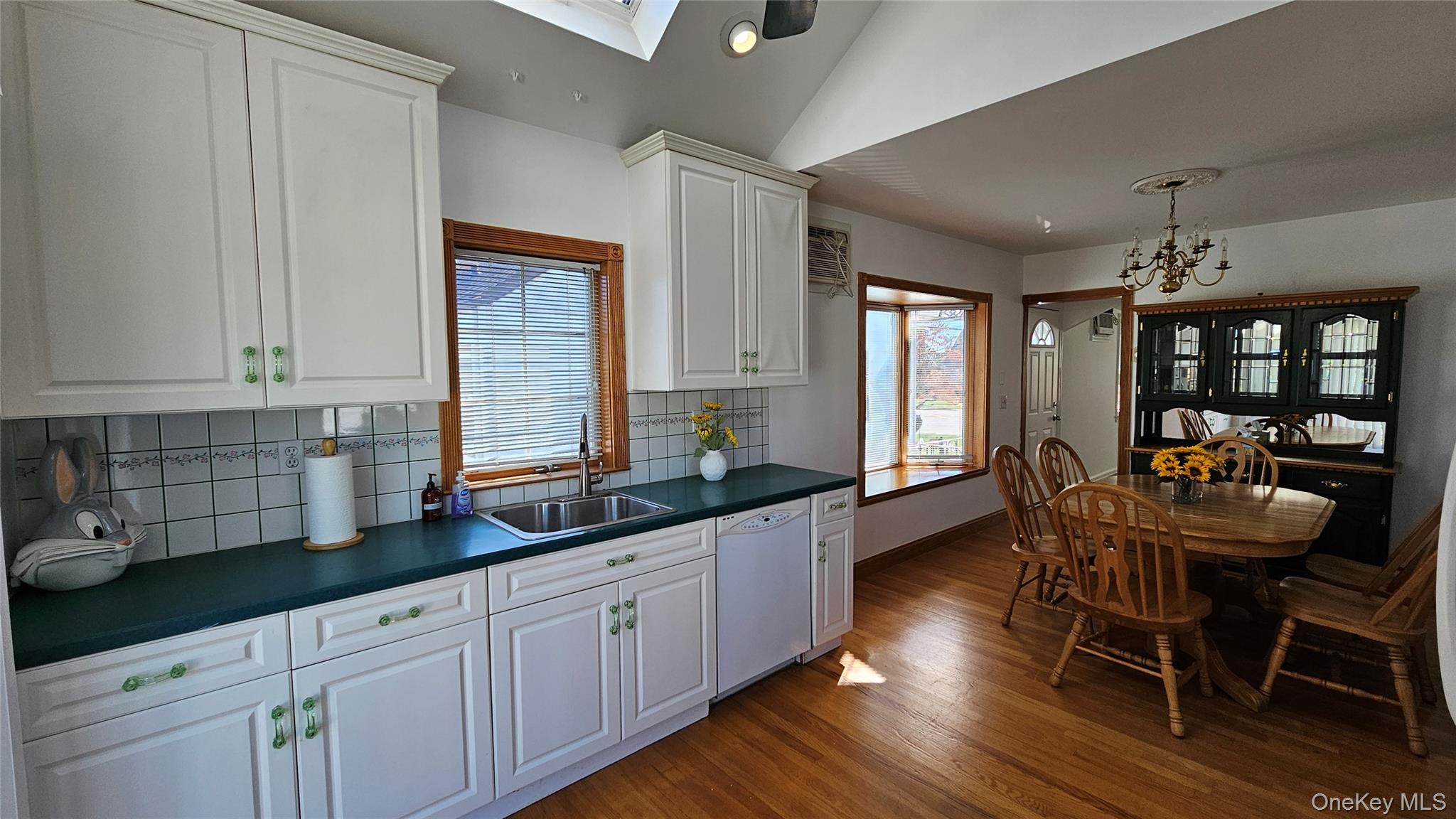 #4 photo, 956 Hillside Boulevard, ナッソー郡 New Hyde Park , NY 11040