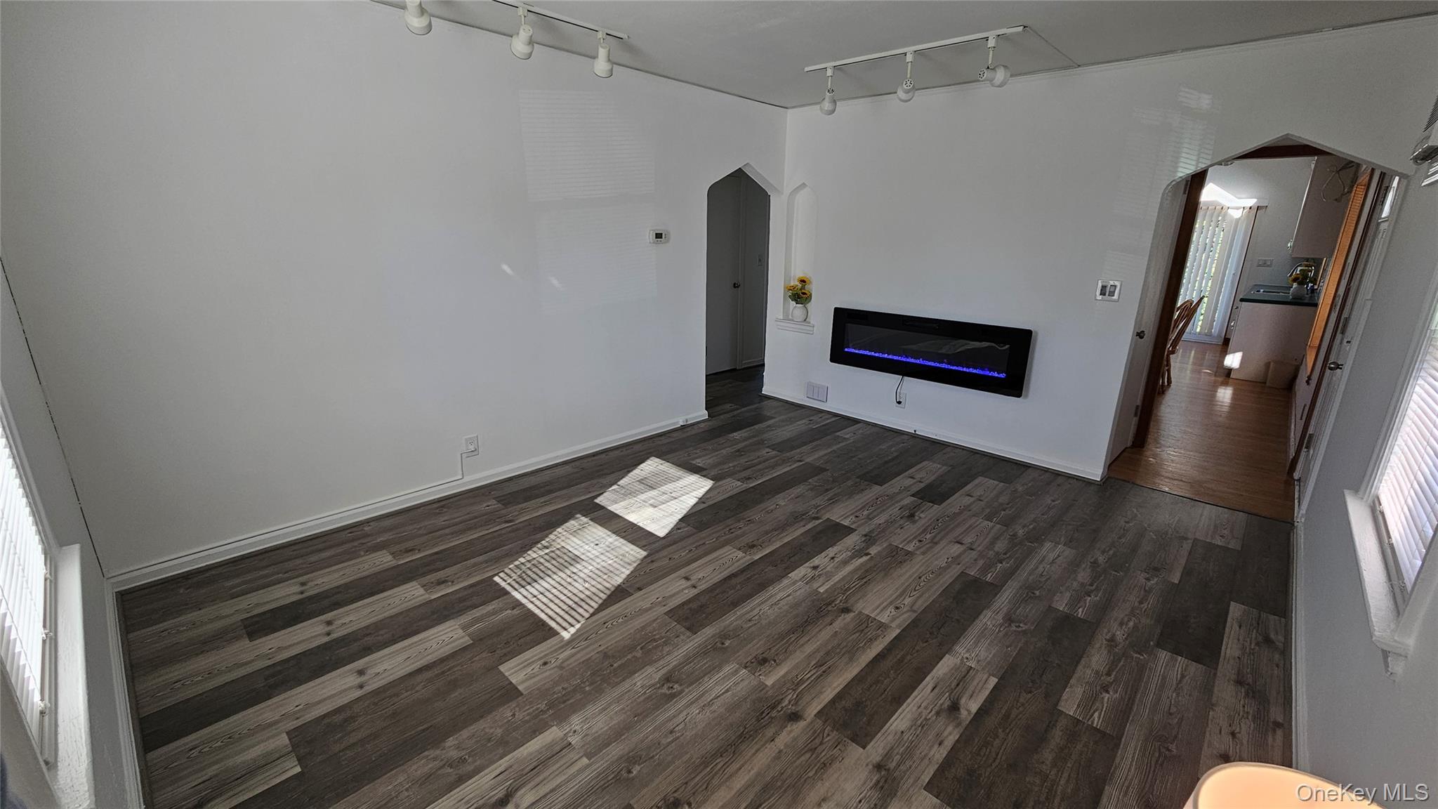 #7 photo, 956 Hillside Boulevard, ナッソー郡 New Hyde Park , NY 11040