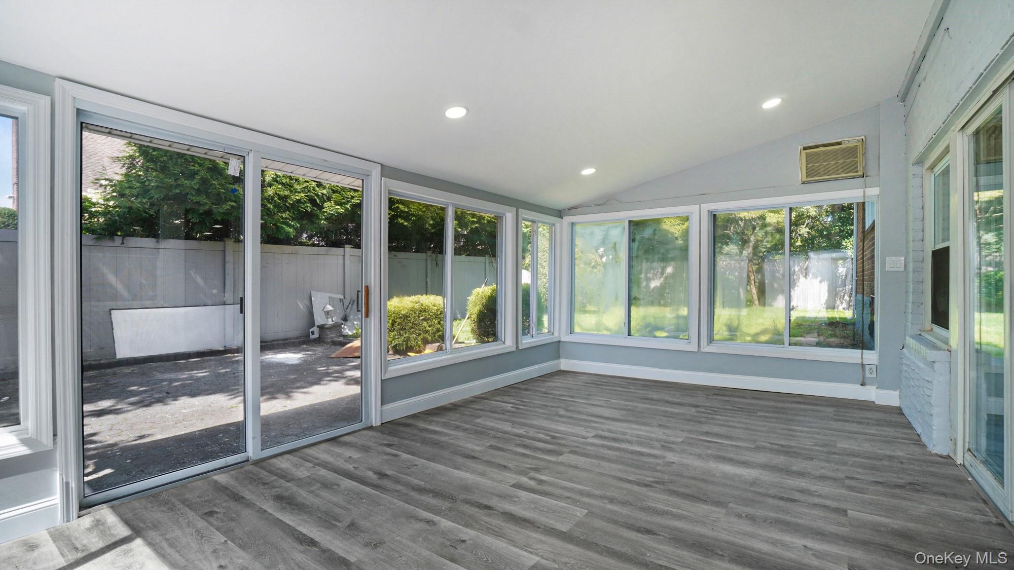 #19 photo, 827 Eastfield Road, ナッソー郡 Westbury , NY 11590