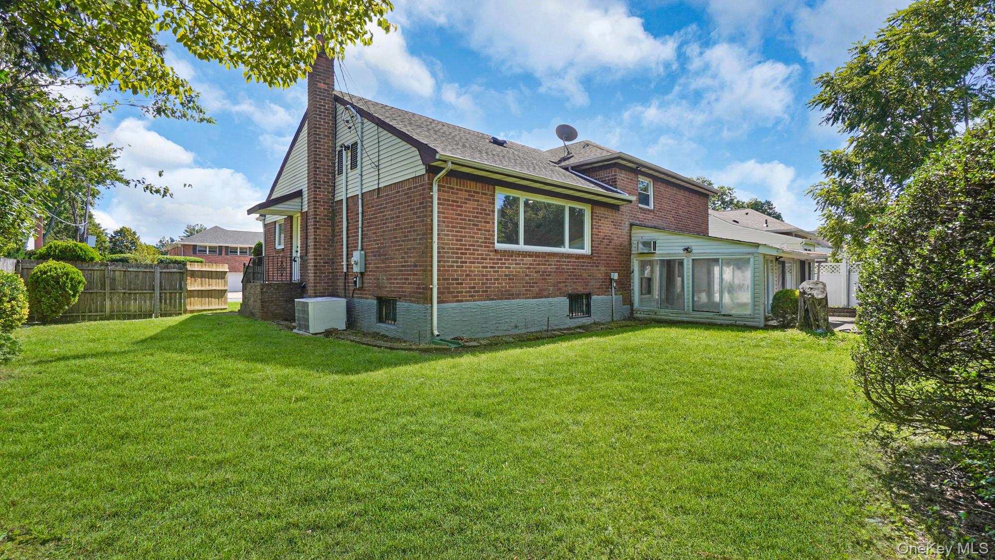 #3 photo, 827 Eastfield Road, ナッソー郡 Westbury , NY 11590