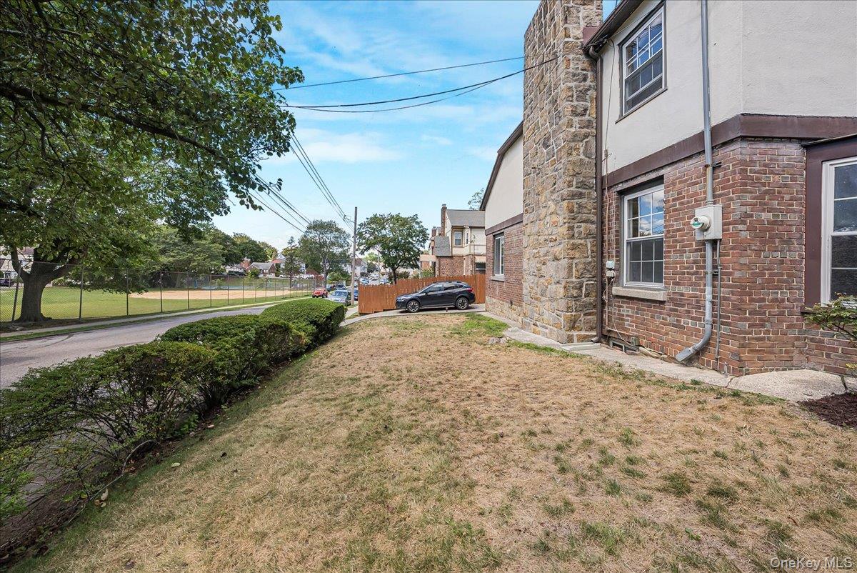 #9 photo, 549 Park Avenue, Yonkers , NY 10703