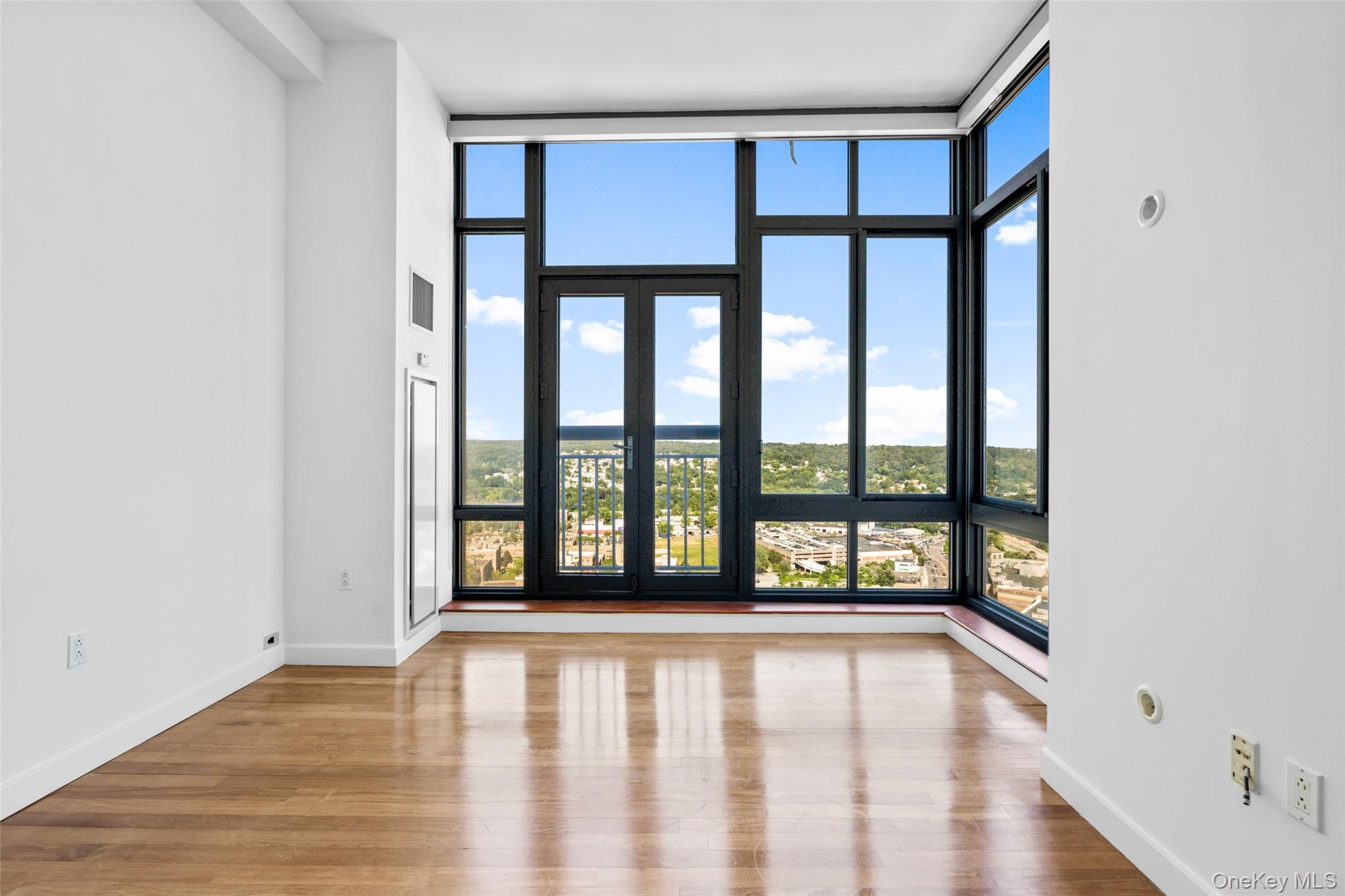 #20 photo, 10 City Place, White Plains , NY 10601