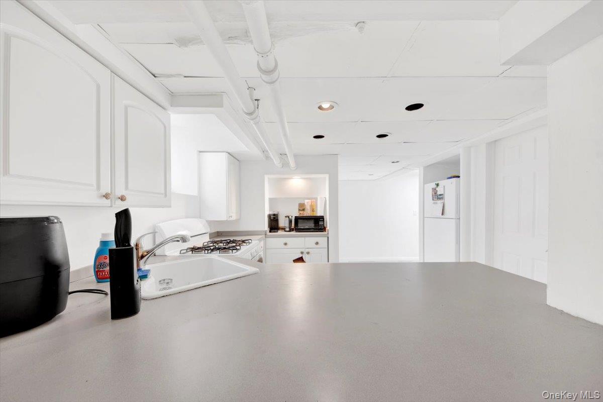 #13 photo, 1610 Hering Avenue, Bronx , NY 10461