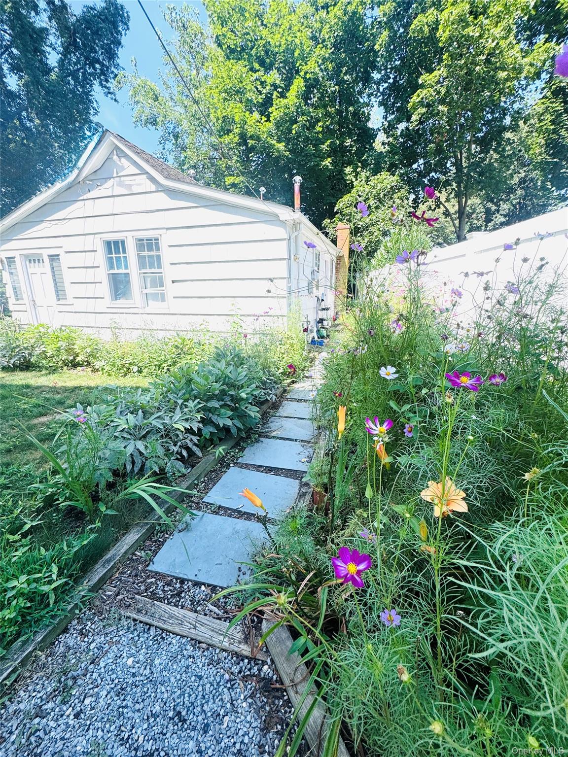 #1 photo, 105 Burt Avenue, सफ़ोक काउंटी Northport , NY 11768