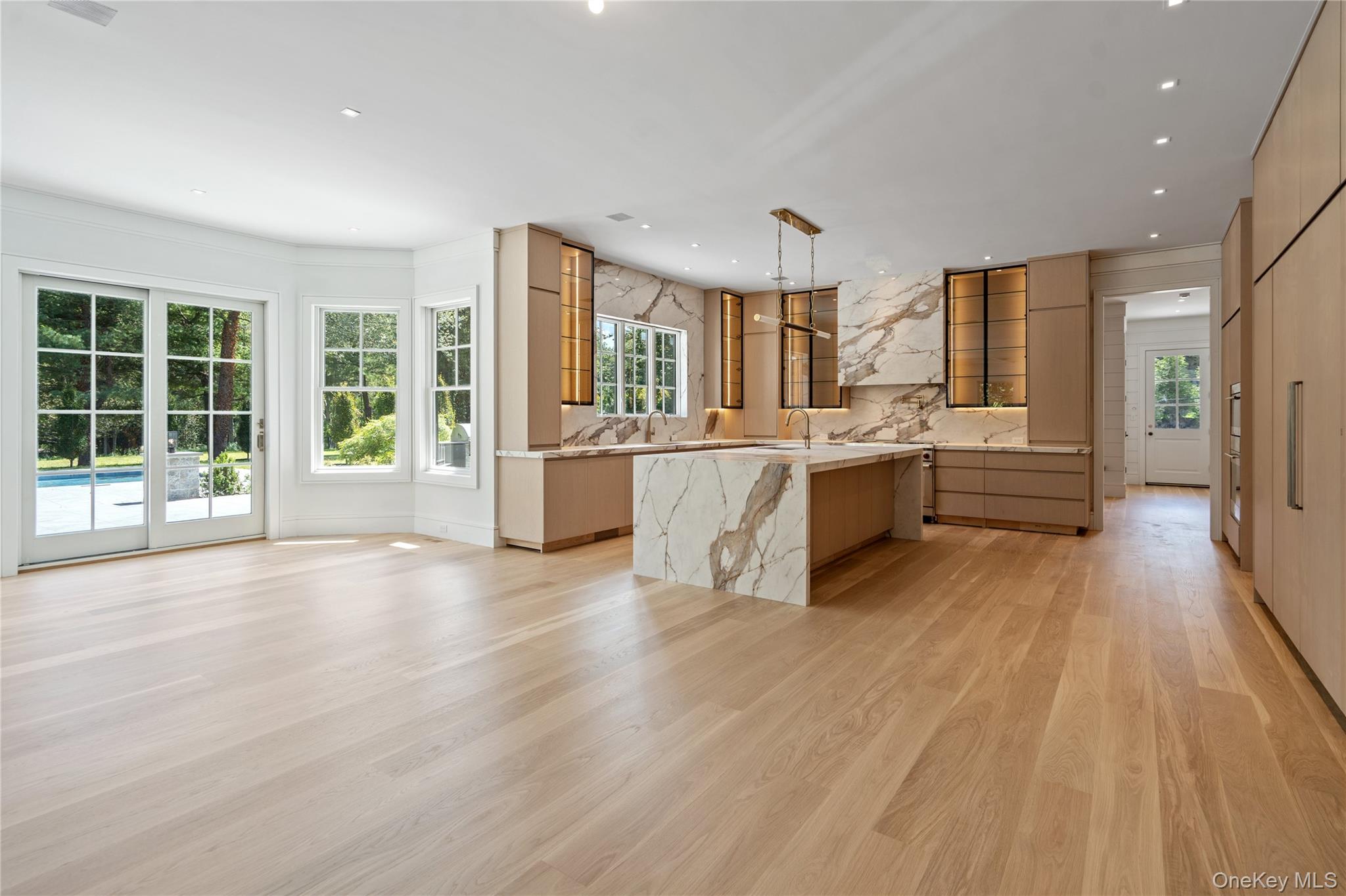 #19 photo, 8 Dogwood Hill, ナッソー郡 Brookville , NY 11545