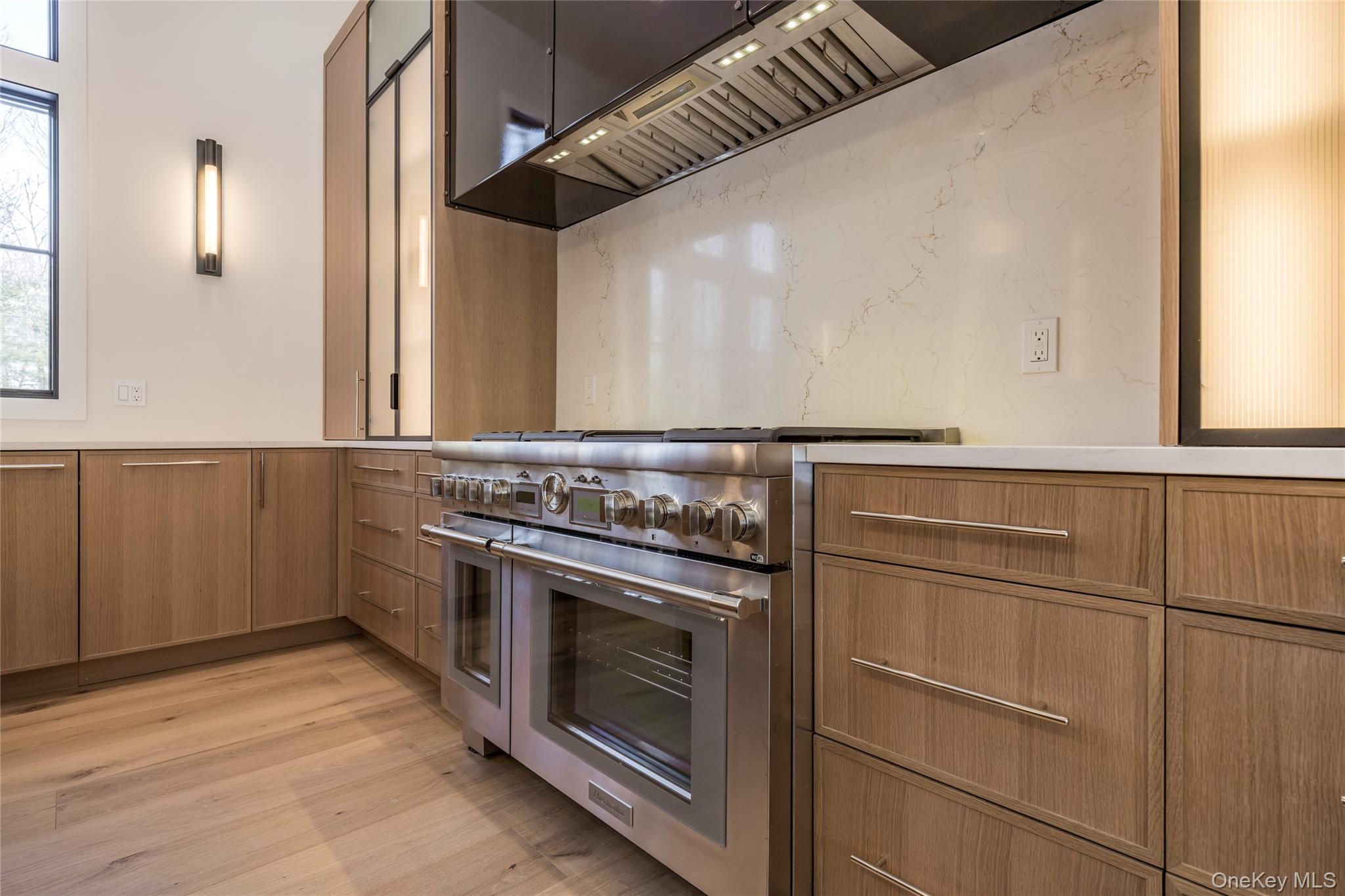 #13 photo, 33 Harbor View Drive, Саффолк ‖ East Hampton , NY 11937