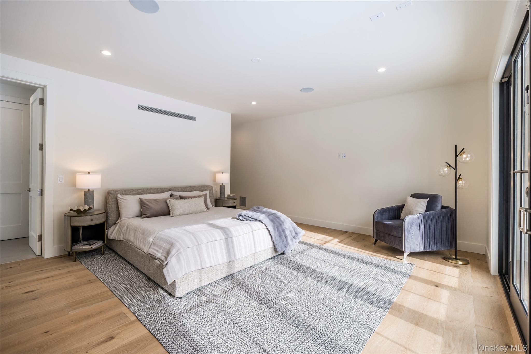 #16 photo, 33 Harbor View Drive, Саффолк ‖ East Hampton , NY 11937