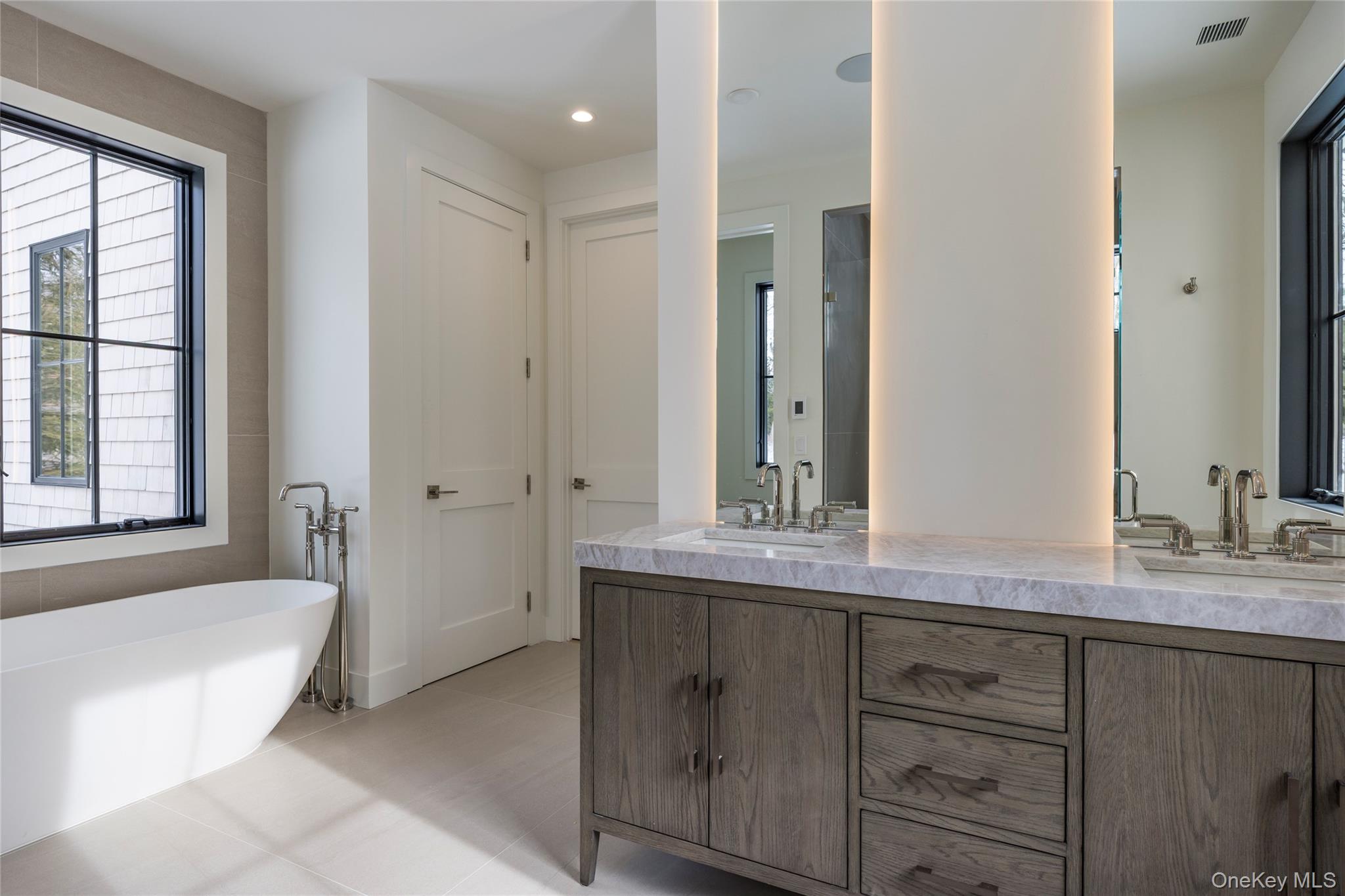 #17 photo, 33 Harbor View Drive, Саффолк ‖ East Hampton , NY 11937