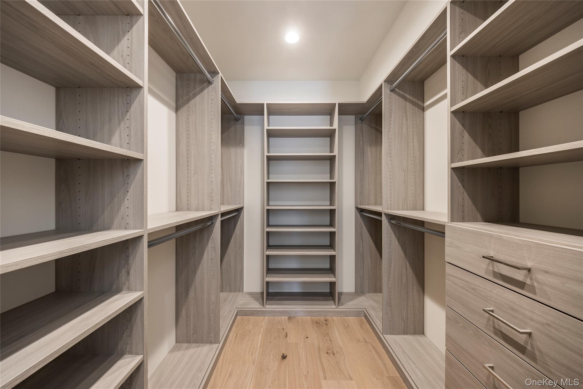 #18 photo, 33 Harbor View Drive, Саффолк ‖ East Hampton , NY 11937