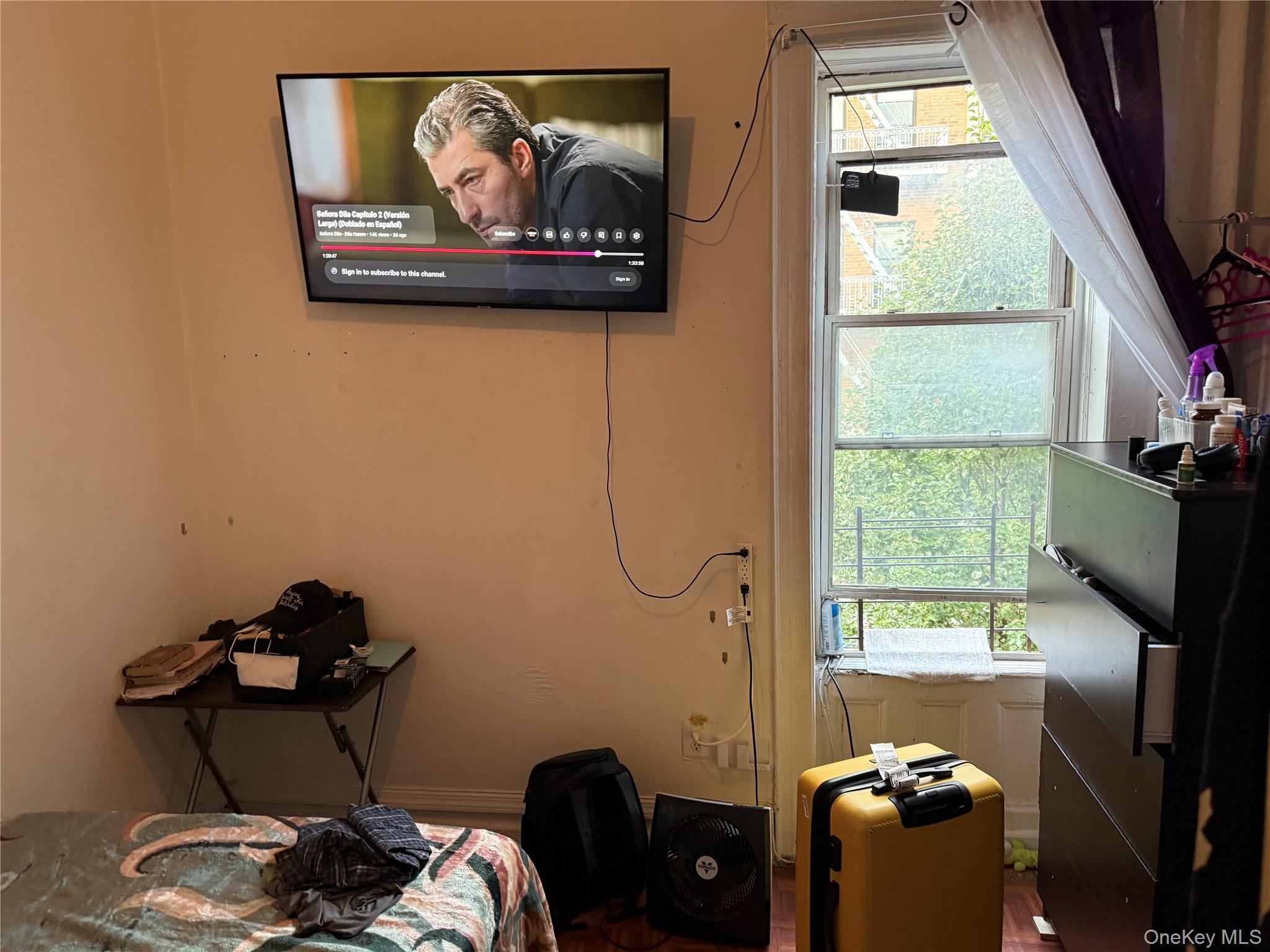 #12 photo, 1999 Morris Avenue, ブロンクス区 Bronx , NY 10453