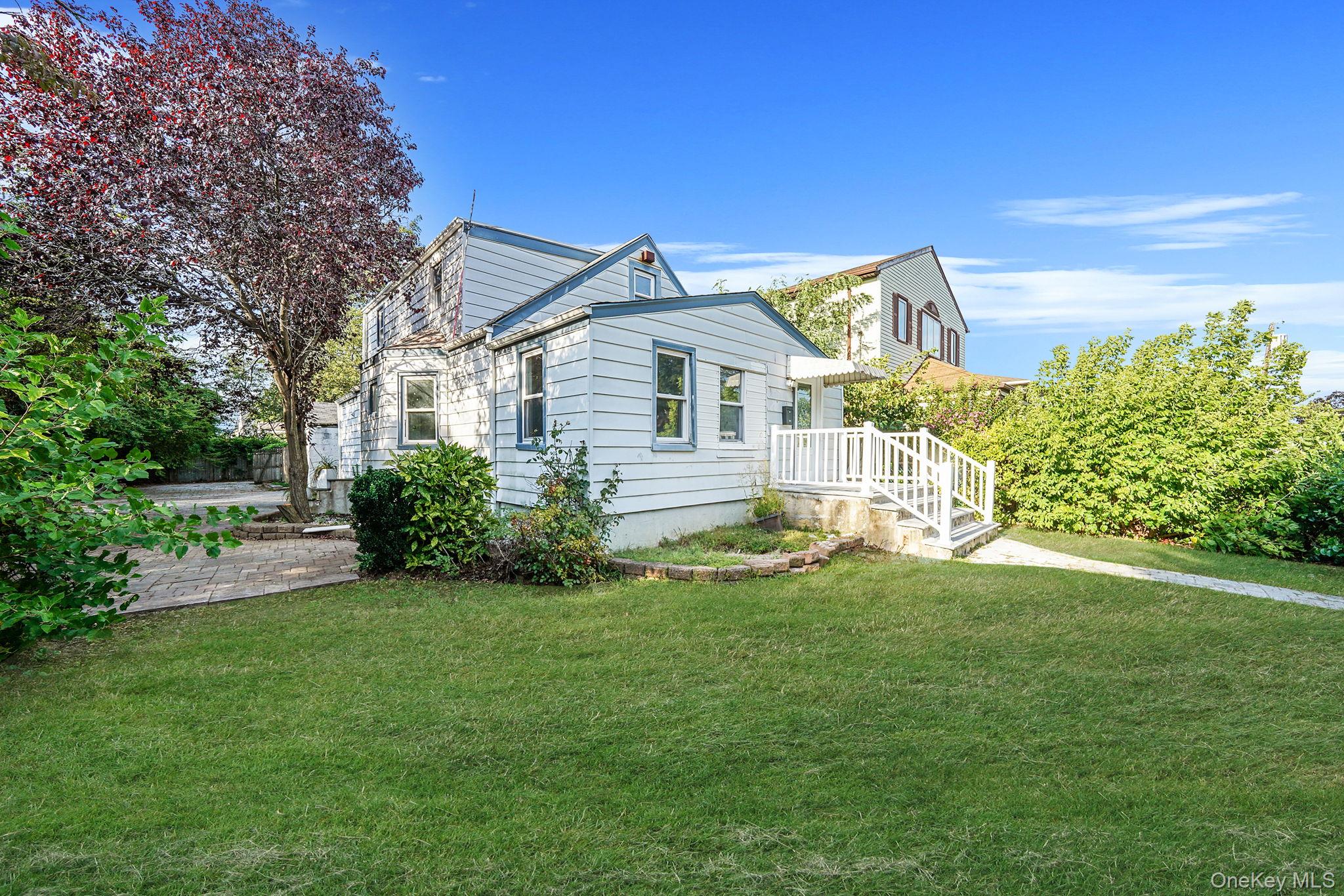 #1 photo, 93 Woodside Avenue, מחוז נסאו Freeport , NY 11520