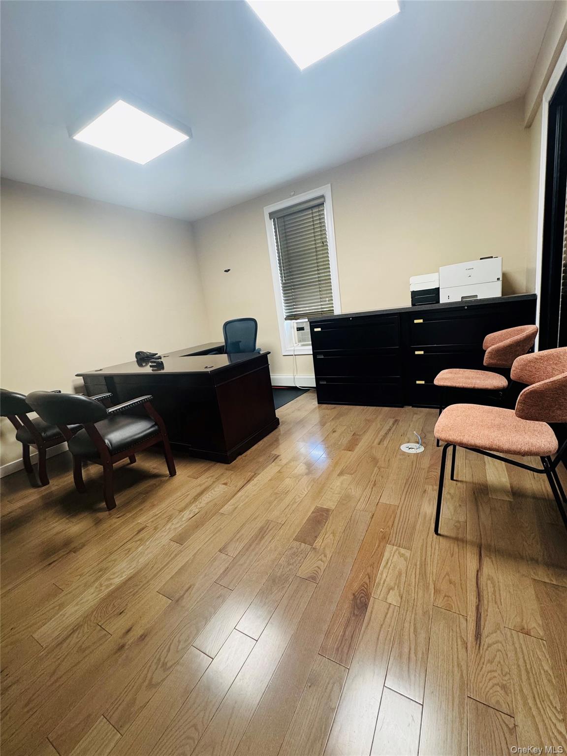 #3 photo, 43 W Columbia Street, ナッソー郡 Hempstead , NY 11550