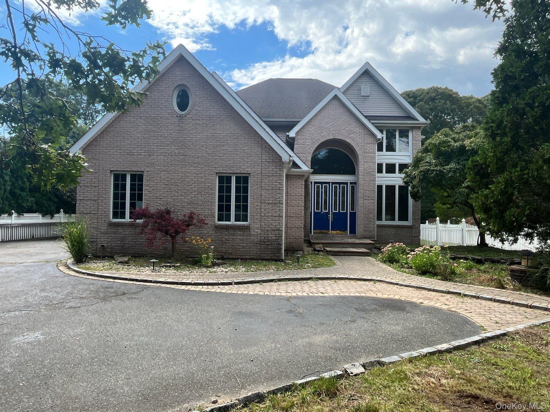 #1 photo, 21B Hart Place, सफ़ोक काउंटी Dix Hills , NY 11746