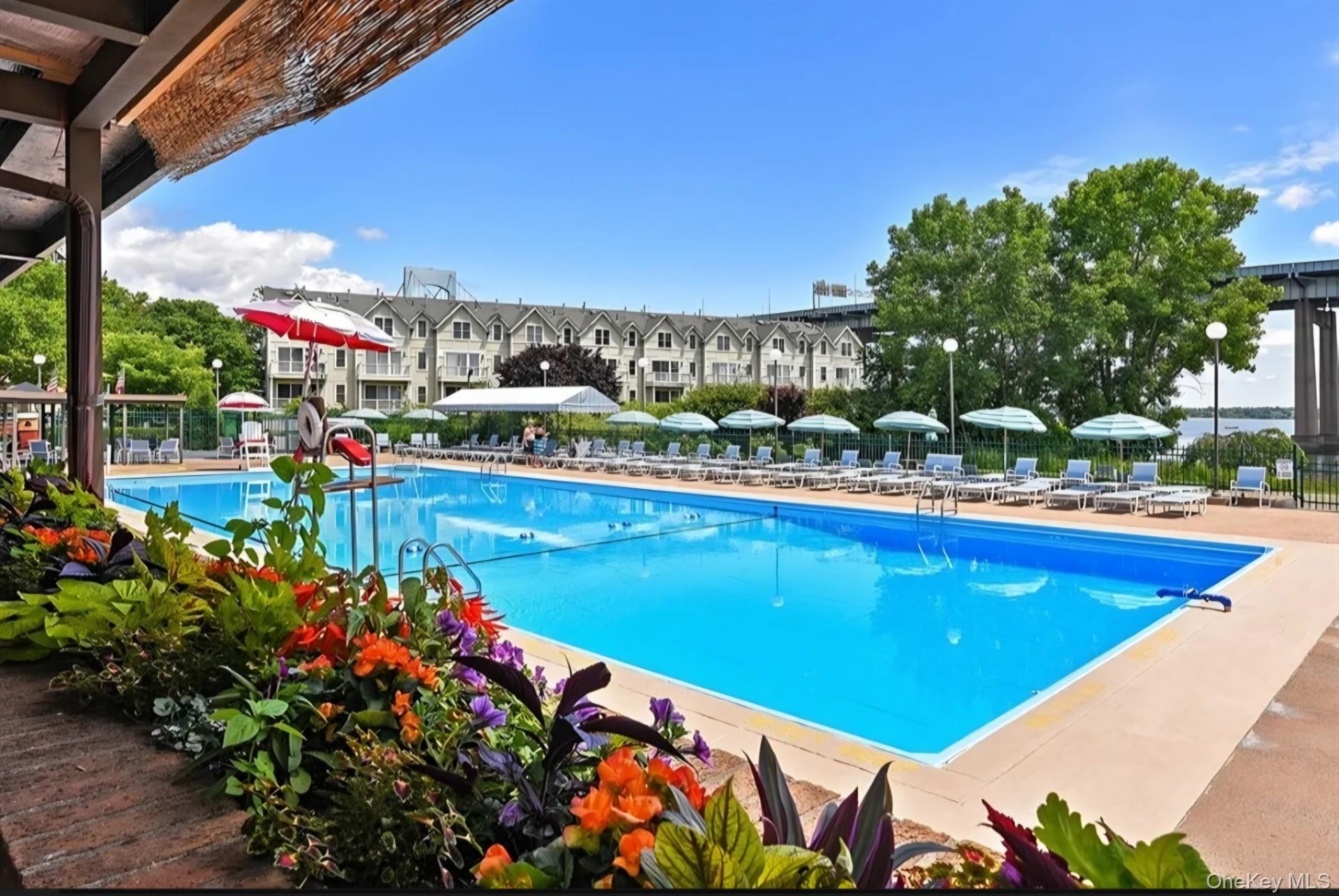 #1 photo, 724 166th Street, クイーンズ区 Beechhurst , NY 11357