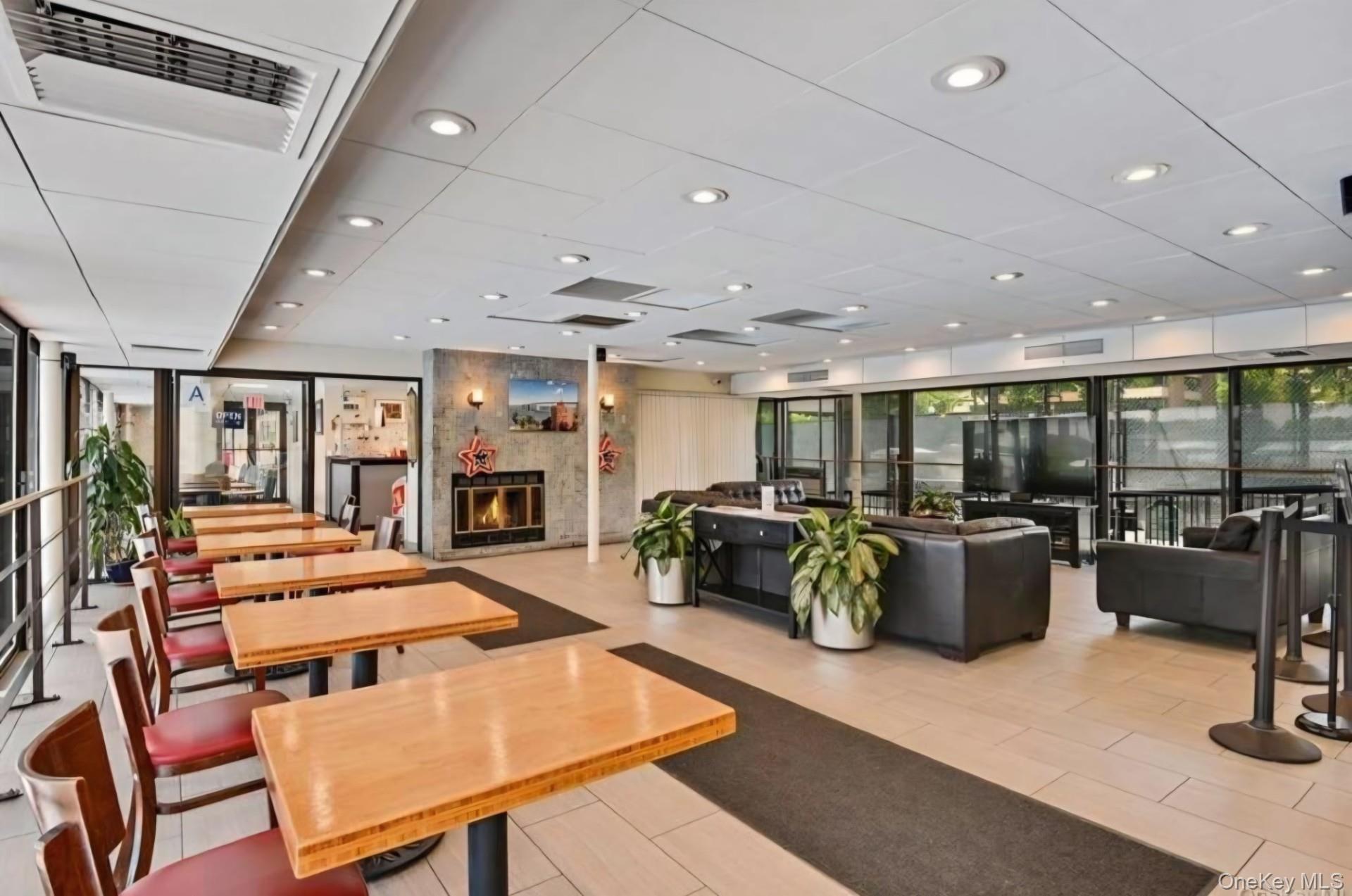 #19 photo, 724 166th Street, クイーンズ区 Beechhurst , NY 11357