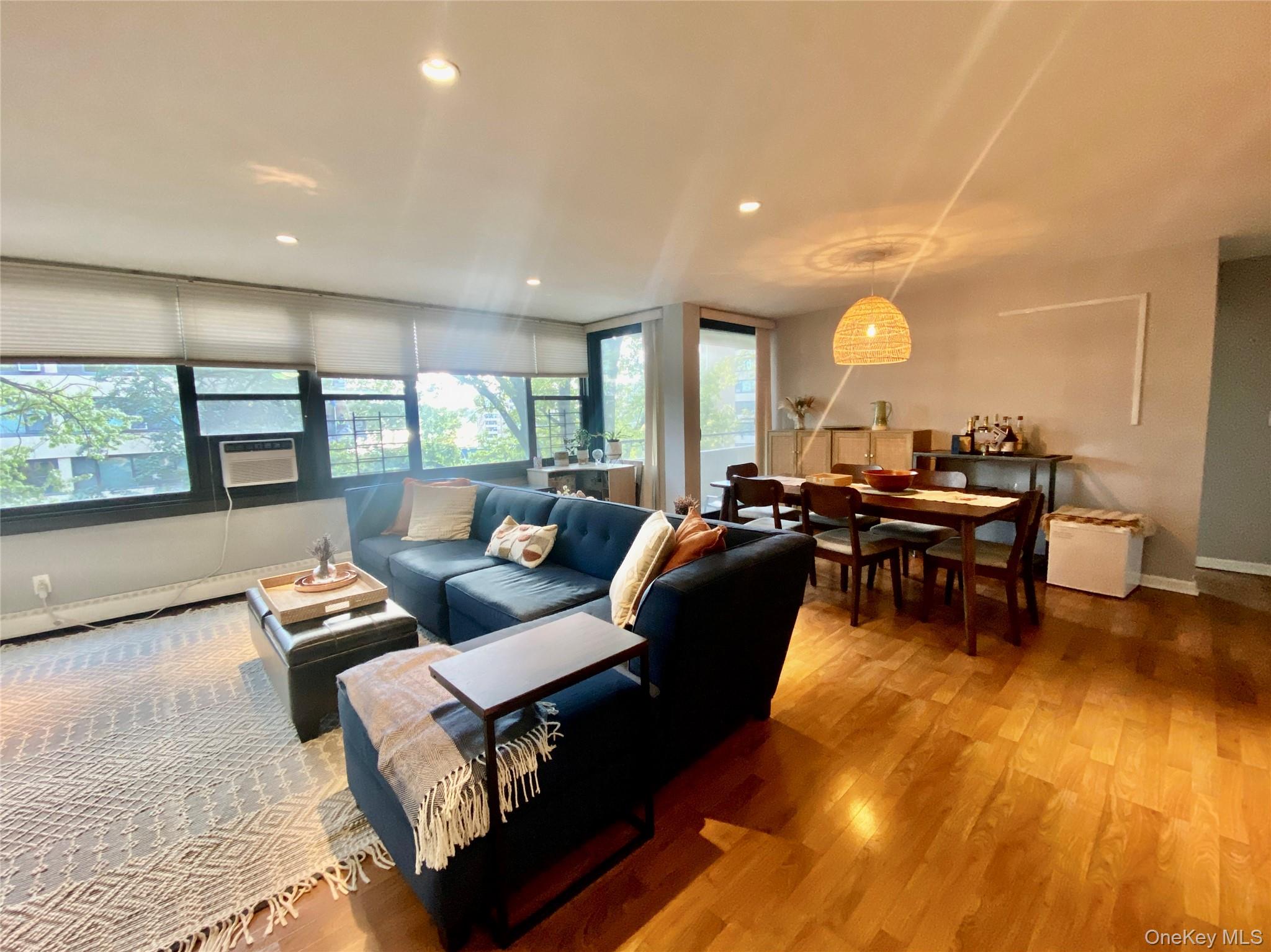 #4 photo, 724 166th Street, クイーンズ区 Beechhurst , NY 11357