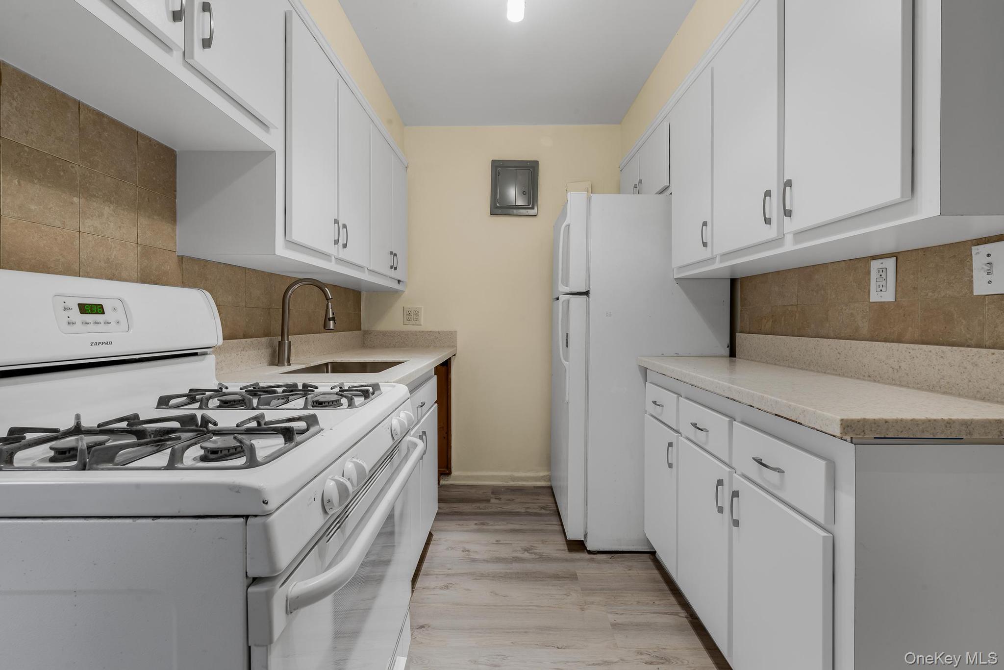 #9 photo, 102-25 67th Road, クイーンズ区 Forest Hills , NY 11375