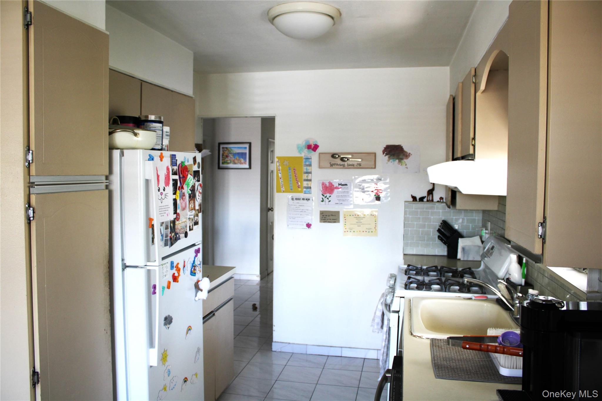 #11 photo, 8210 149th Avenue, कुईंस Howard Beach , NY 11414