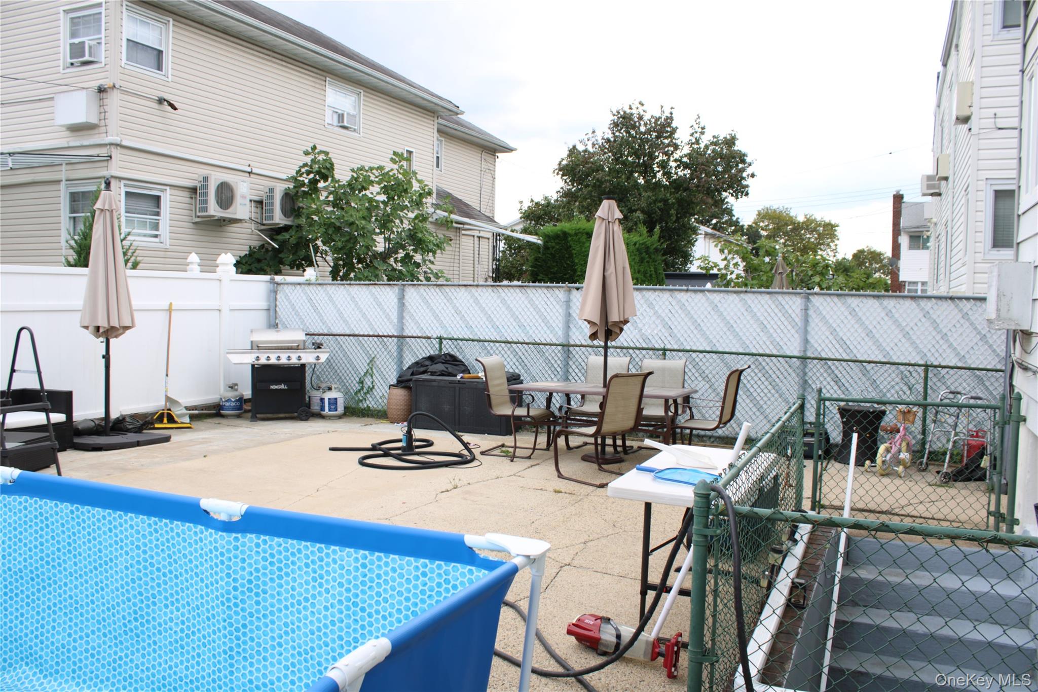 #4 photo, 8210 149th Avenue, कुईंस Howard Beach , NY 11414