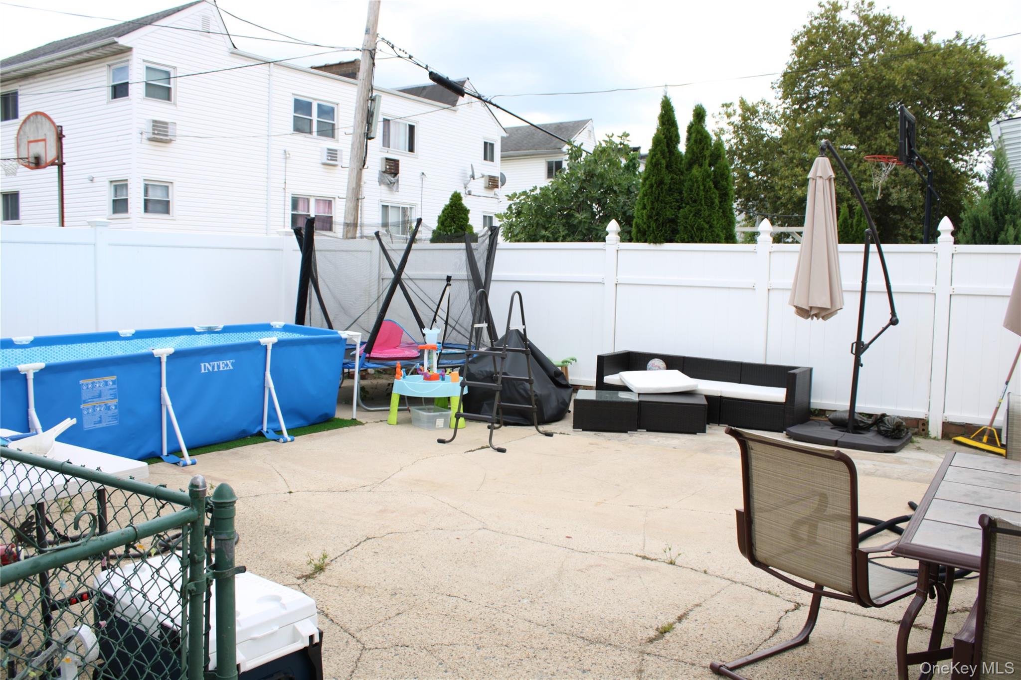 #5 photo, 8210 149th Avenue, कुईंस Howard Beach , NY 11414