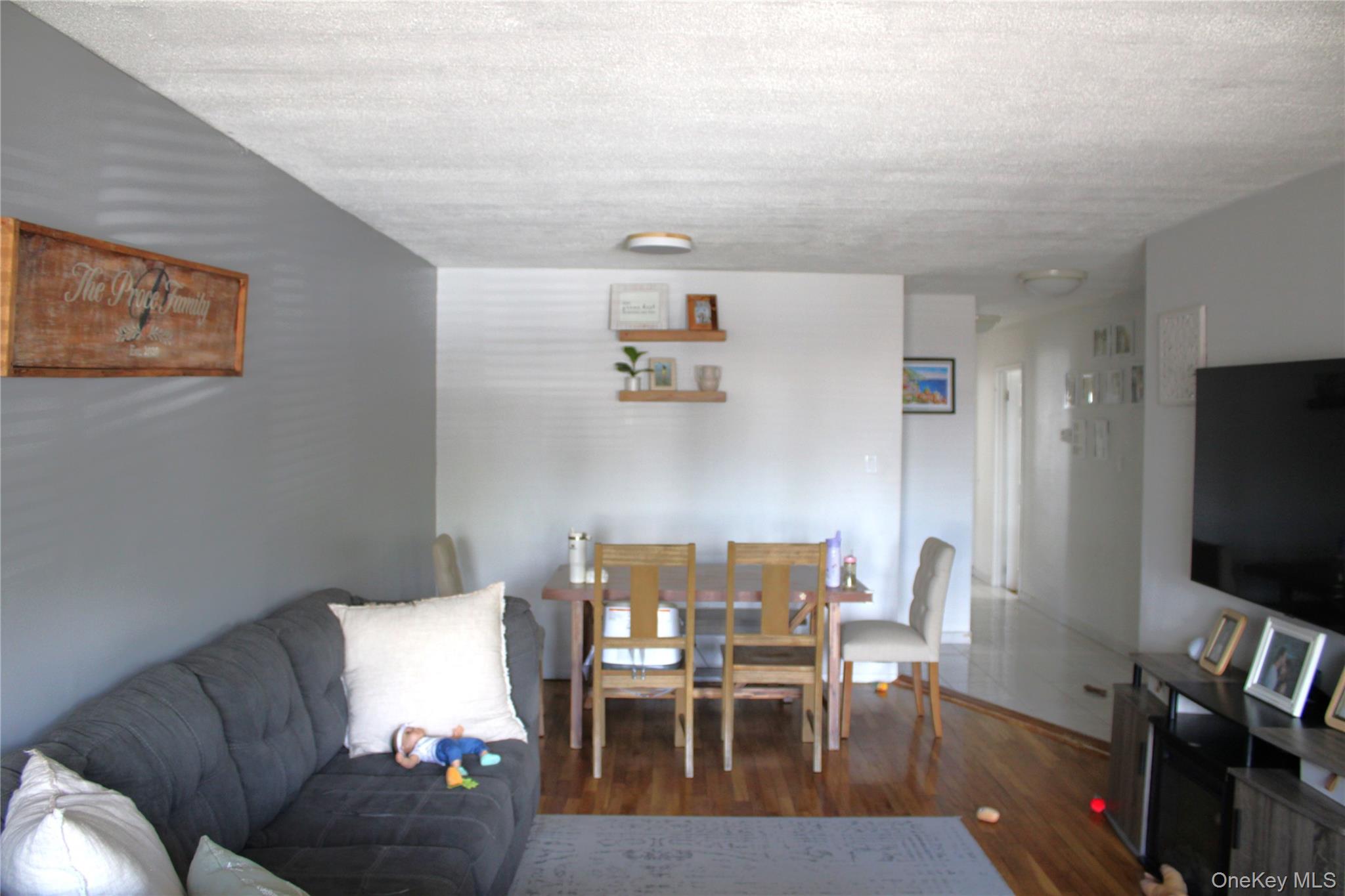 #9 photo, 8210 149th Avenue, कुईंस Howard Beach , NY 11414