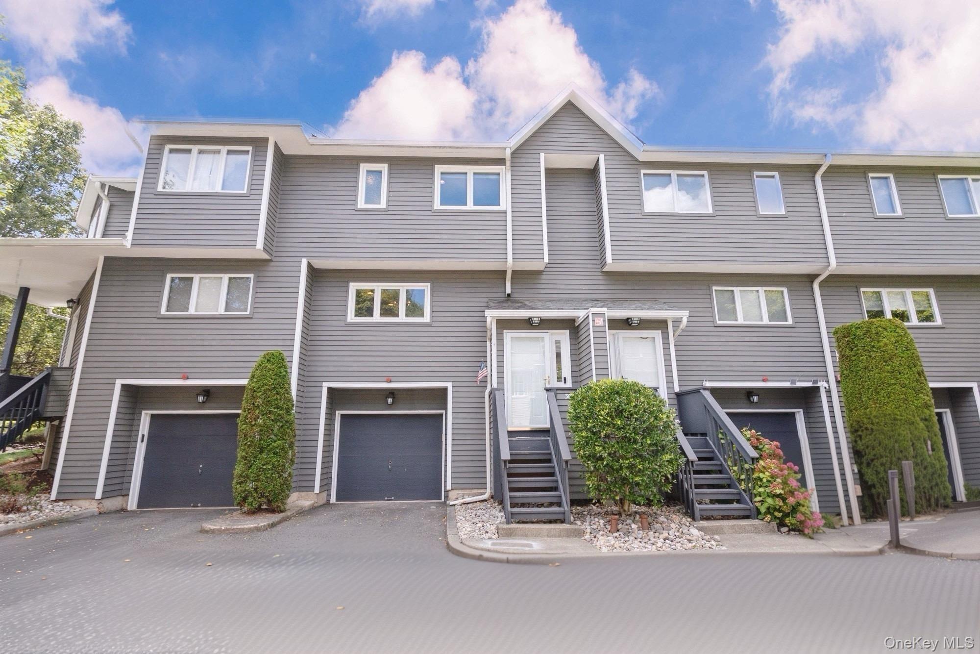 #1 photo, 30 Village Green, Bardonia , NY 10954