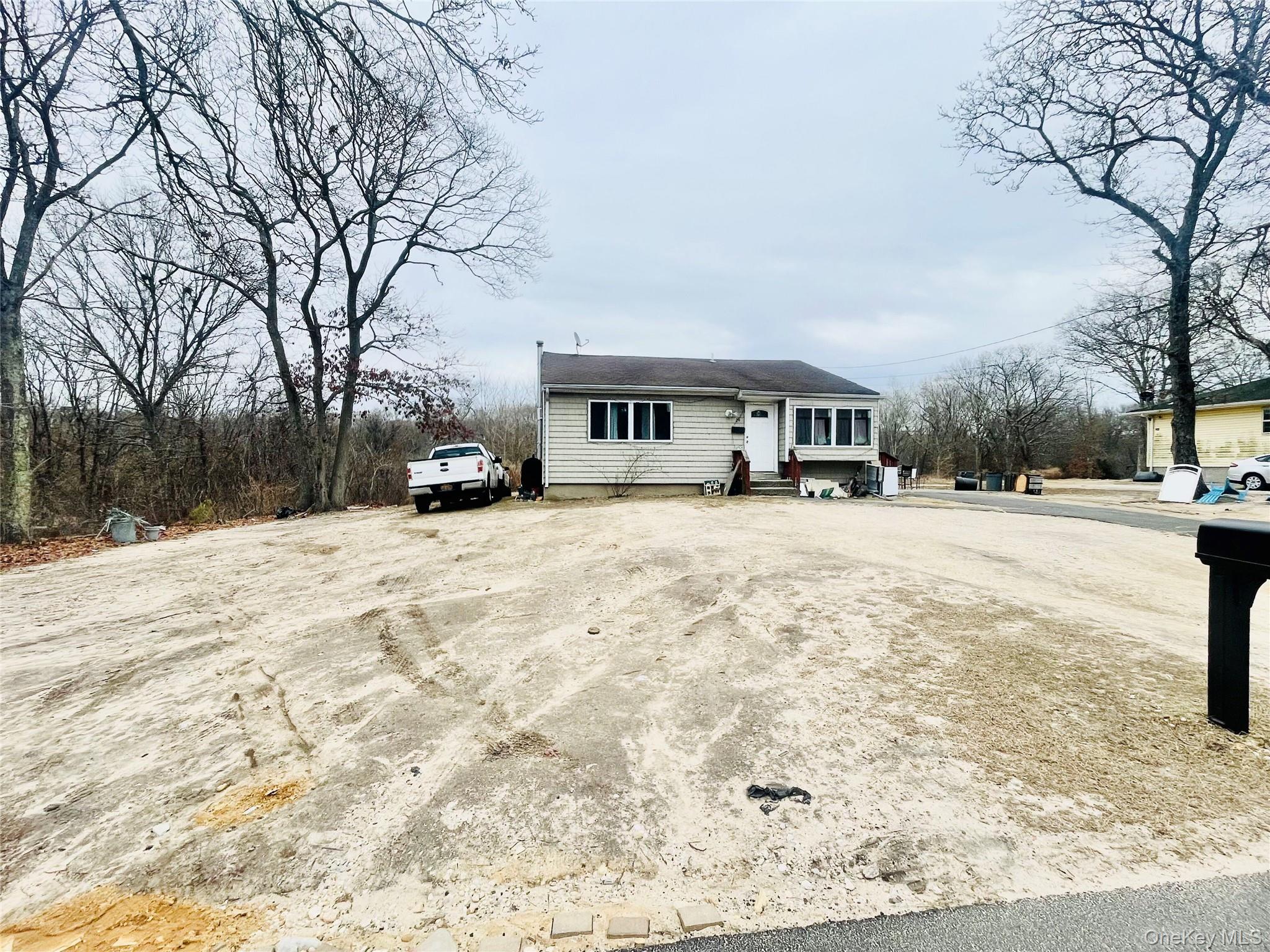 #1 photo, 29 Gray Avenue, サフォーク郡 Medford , NY 11763