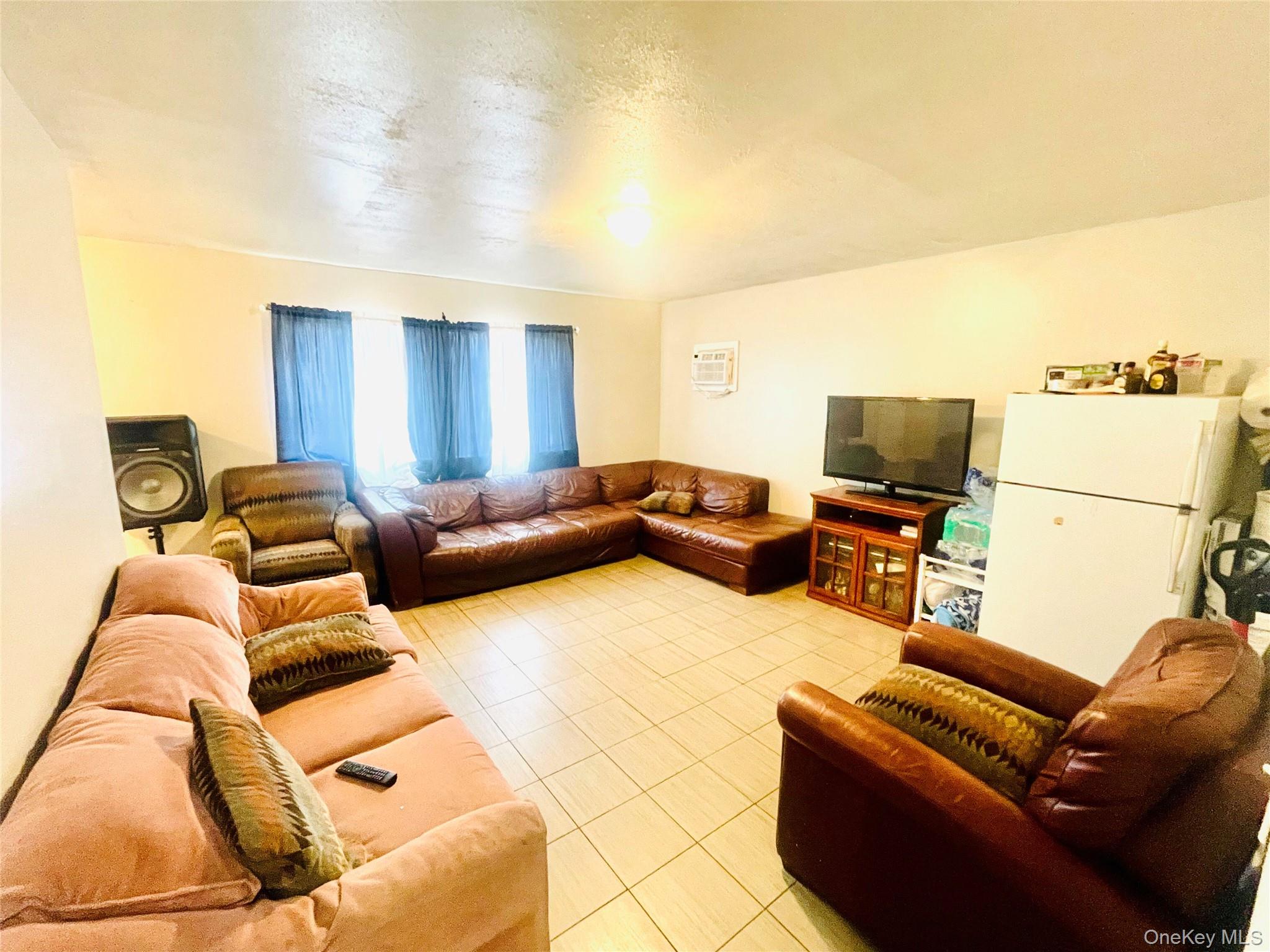 #11 photo, 29 Gray Avenue, サフォーク郡 Medford , NY 11763