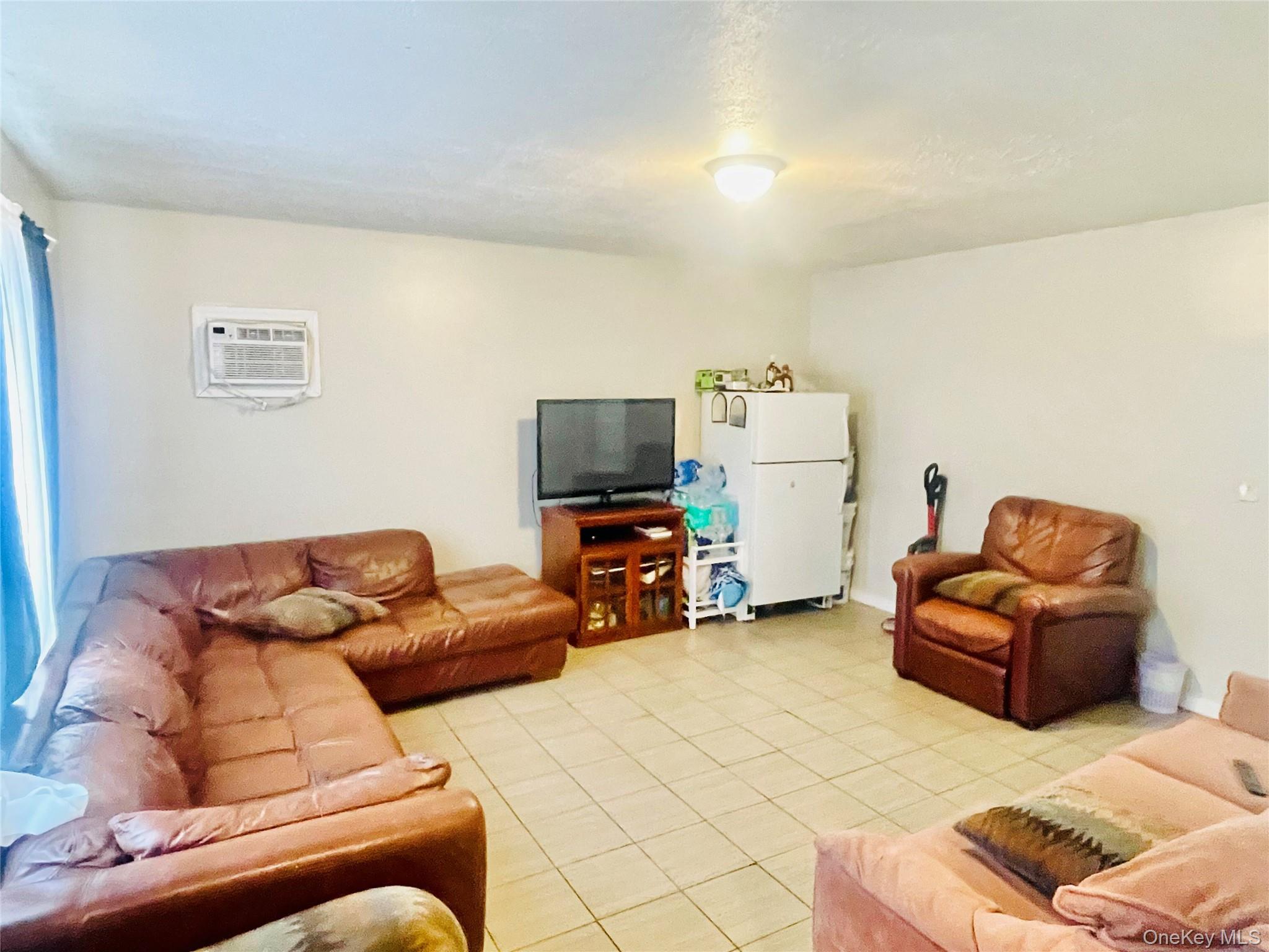 #5 photo, 29 Gray Avenue, サフォーク郡 Medford , NY 11763