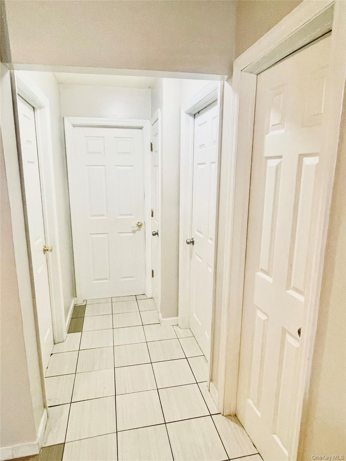 #7 photo, 29 Gray Avenue, サフォーク郡 Medford , NY 11763