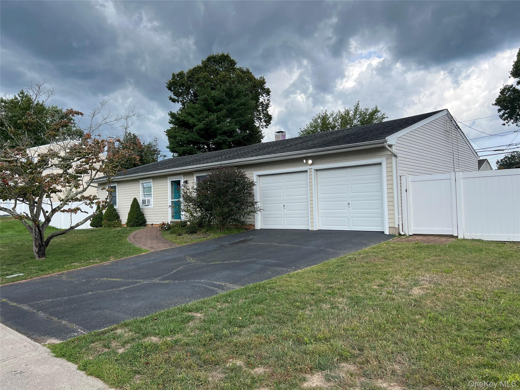 #3 photo, 43 Rush Street, サフォーク郡 Port Jefferson Station , NY 11776